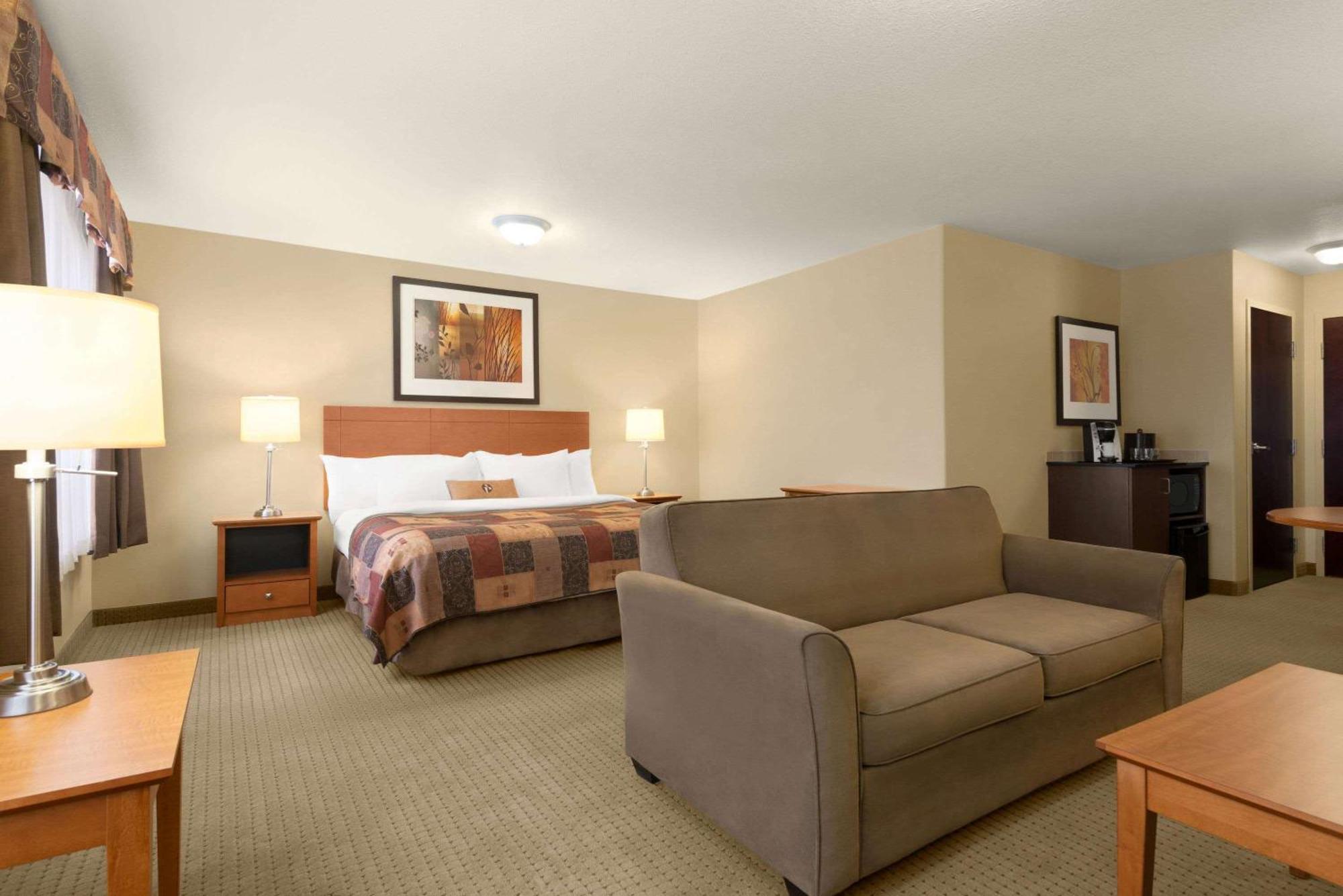 Deluxe King Suite