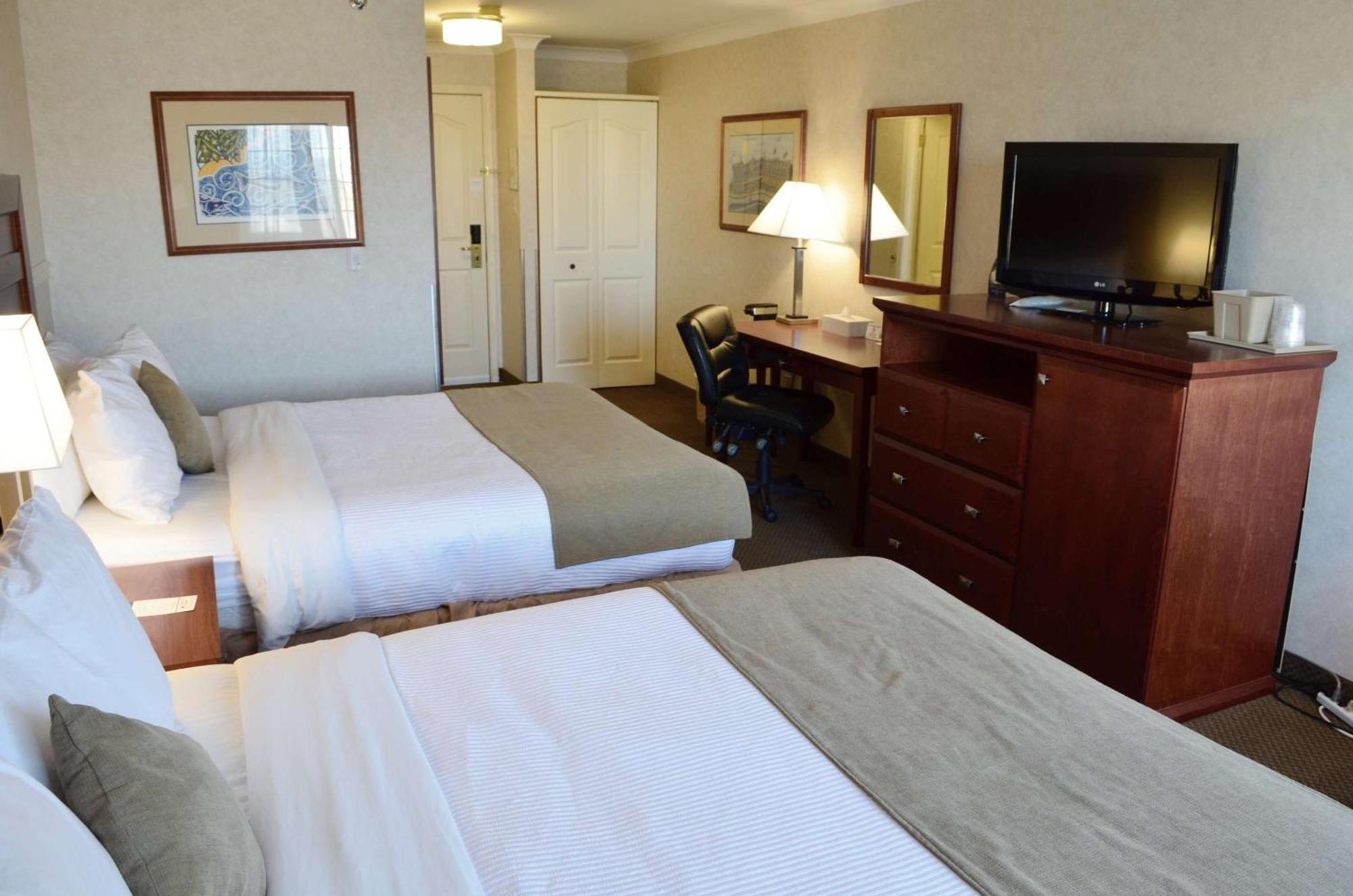 Queen Room with Two Queen Beds - Non-Smoking