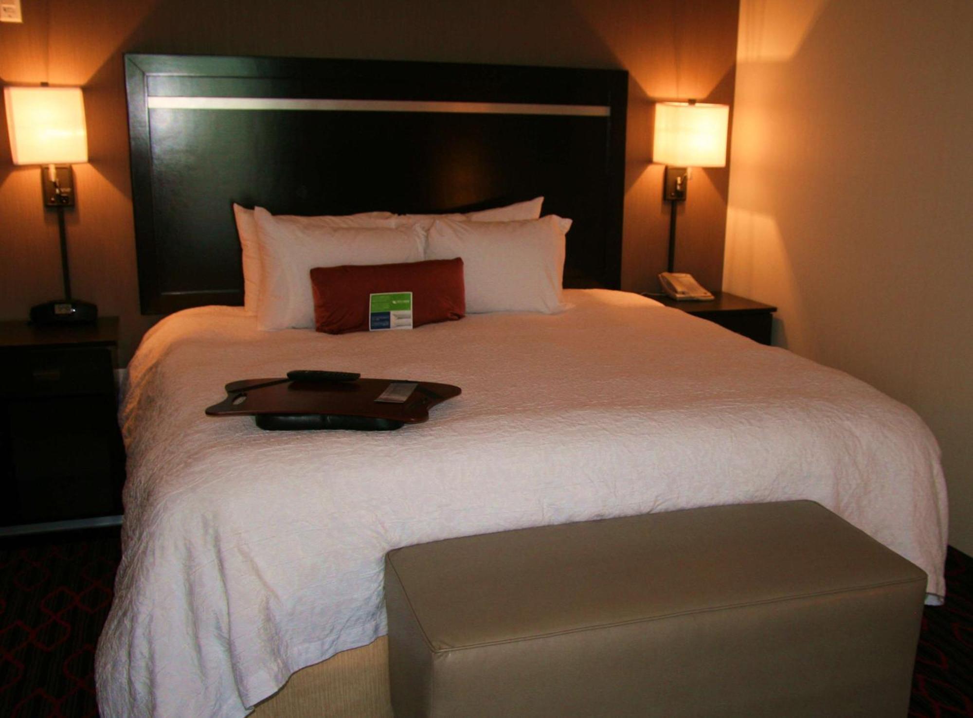 King Room with King Bed - Non-Smoking