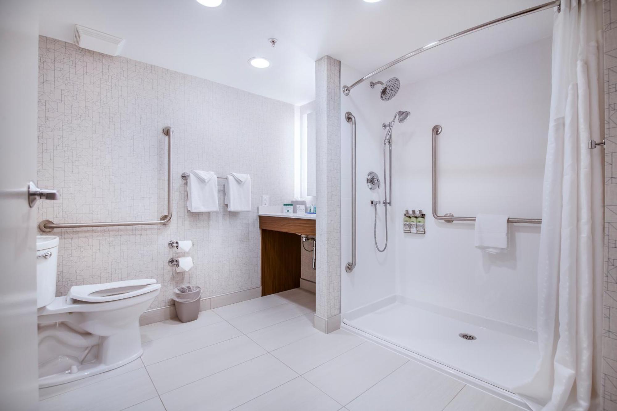 Double Room - Mobility Access with Roll-in Shower