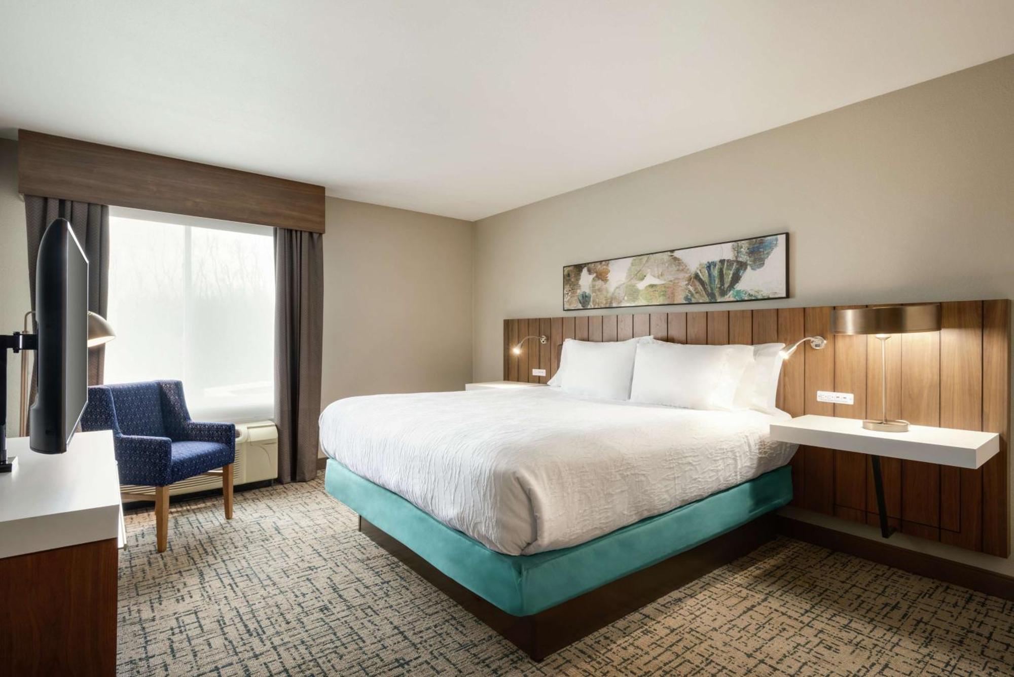 One-Bedroom King Suite with Whirlpool