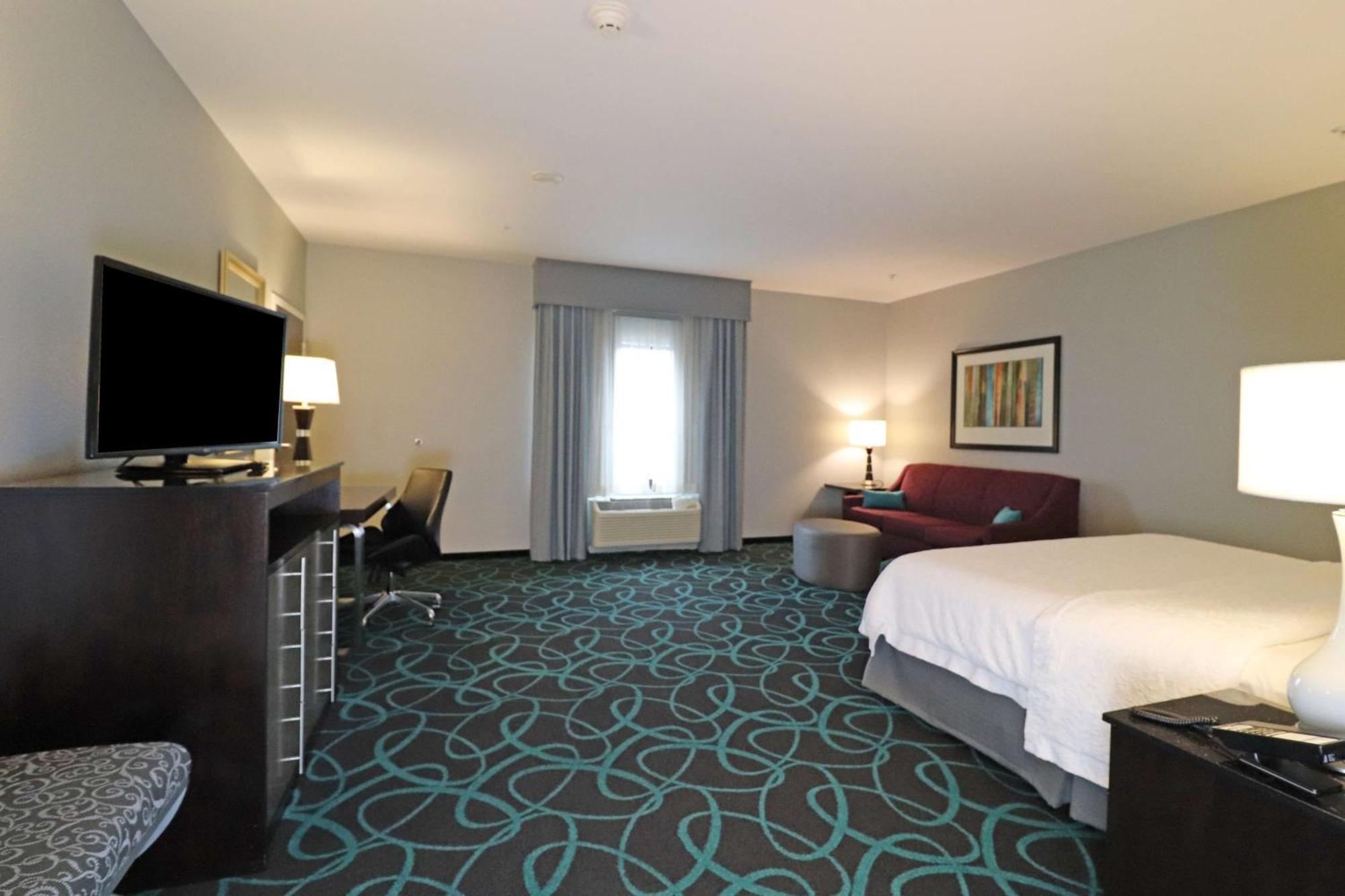King Room with Accessible Tub - Mobility and Hearing Access/Non-Smoking