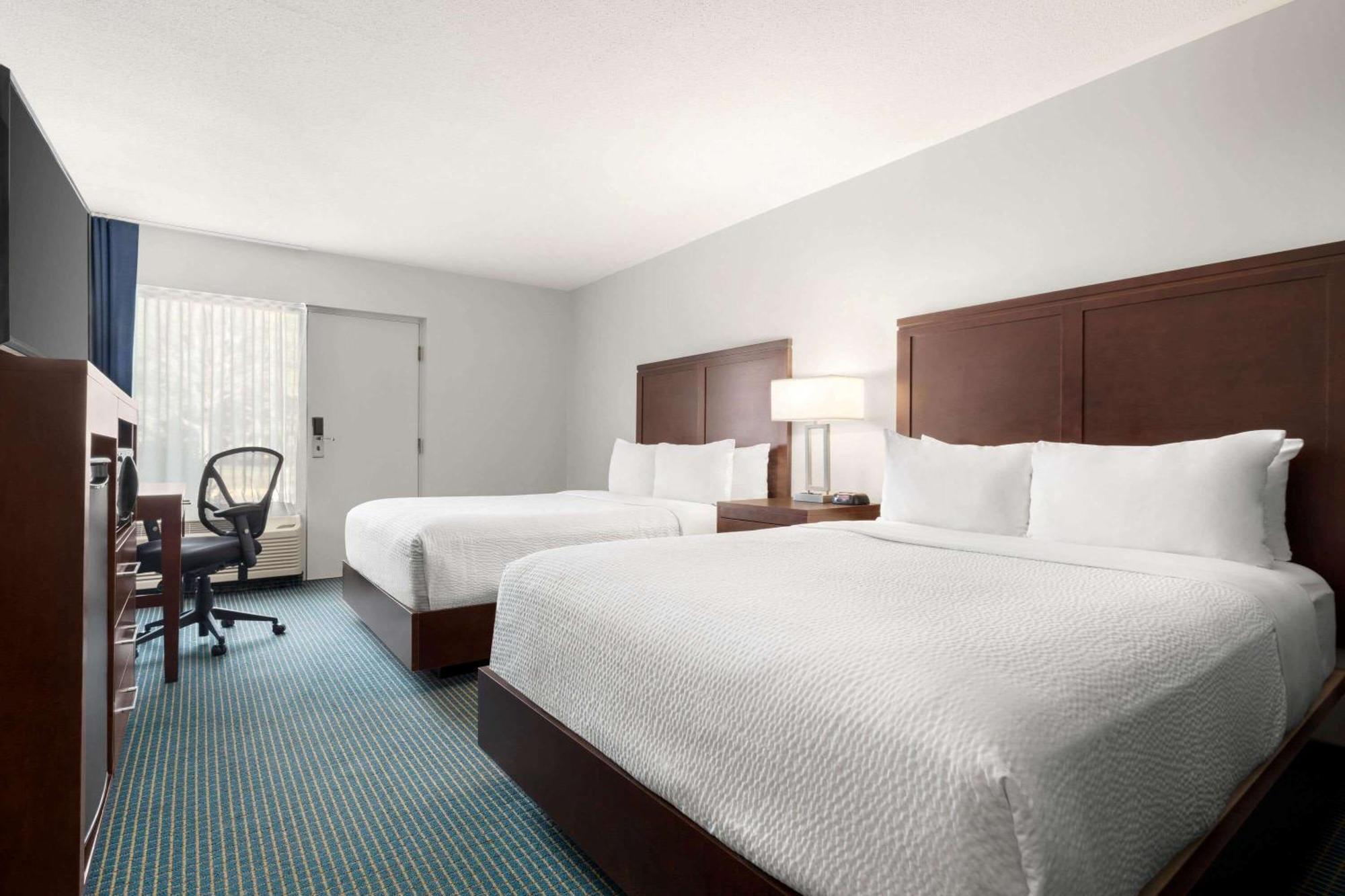 Premium Queen Room - Non-Smoking, Exterior Hall