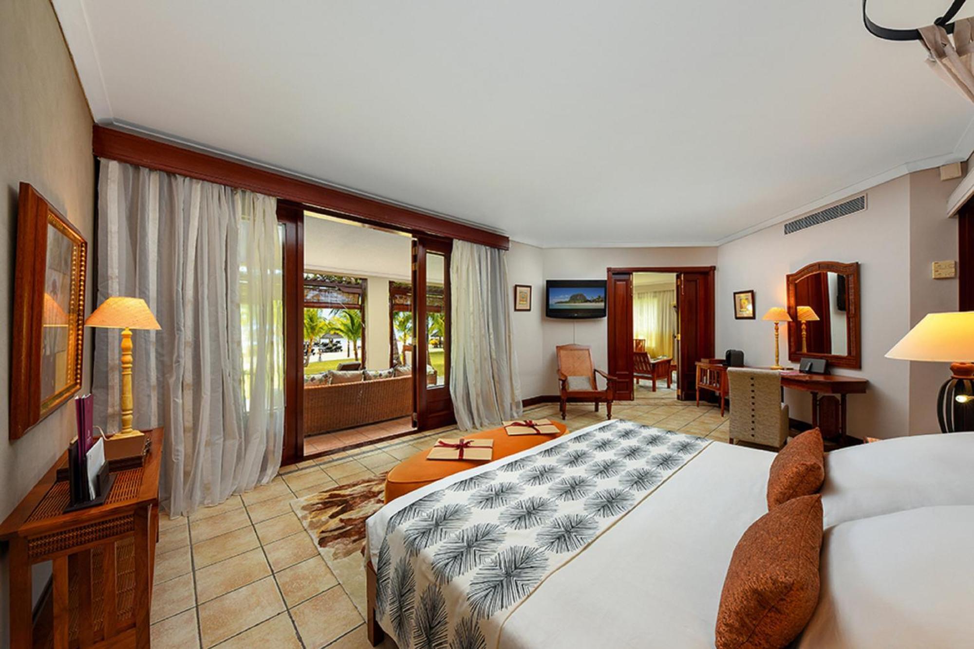 Senior Suite Beachfront,1283069848:JPEG
