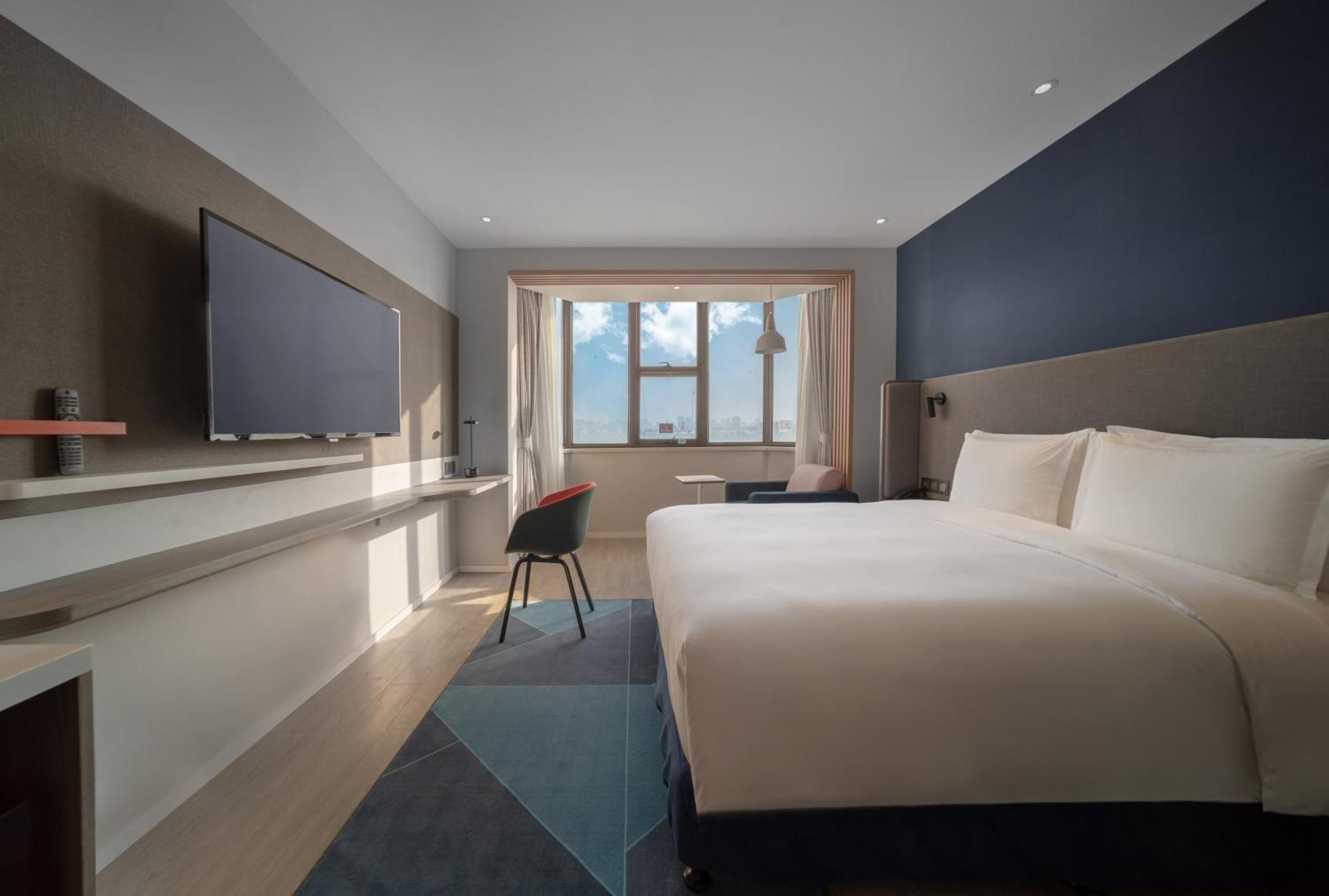 Deluxe King Room - Non-Smoking