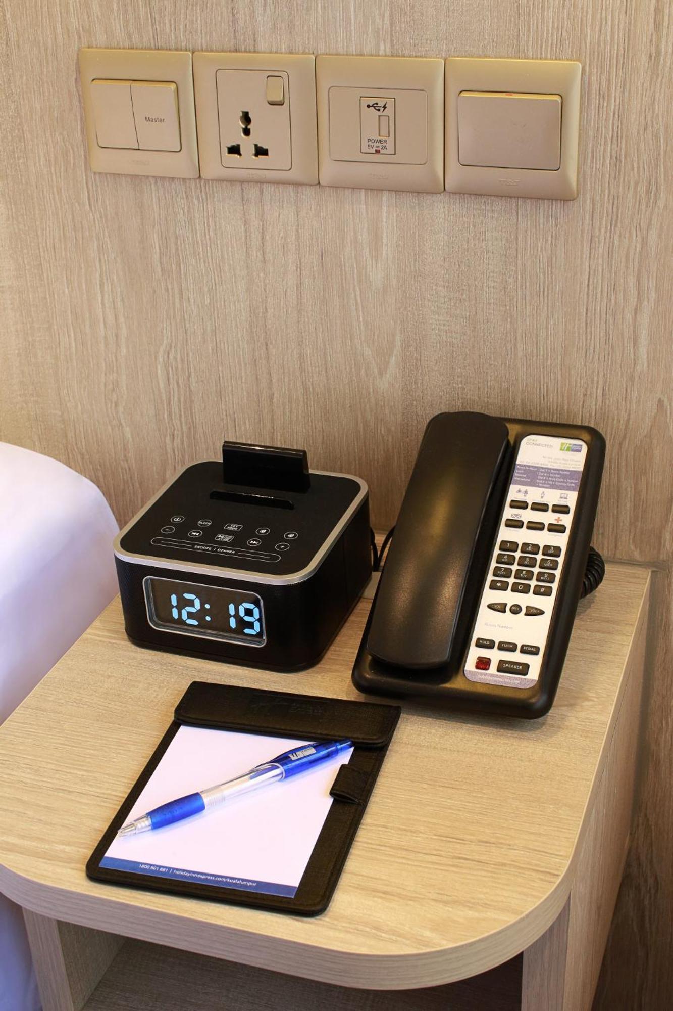 Habitación estándar con cama grande y sofá cama individual - Desayuno gratuito