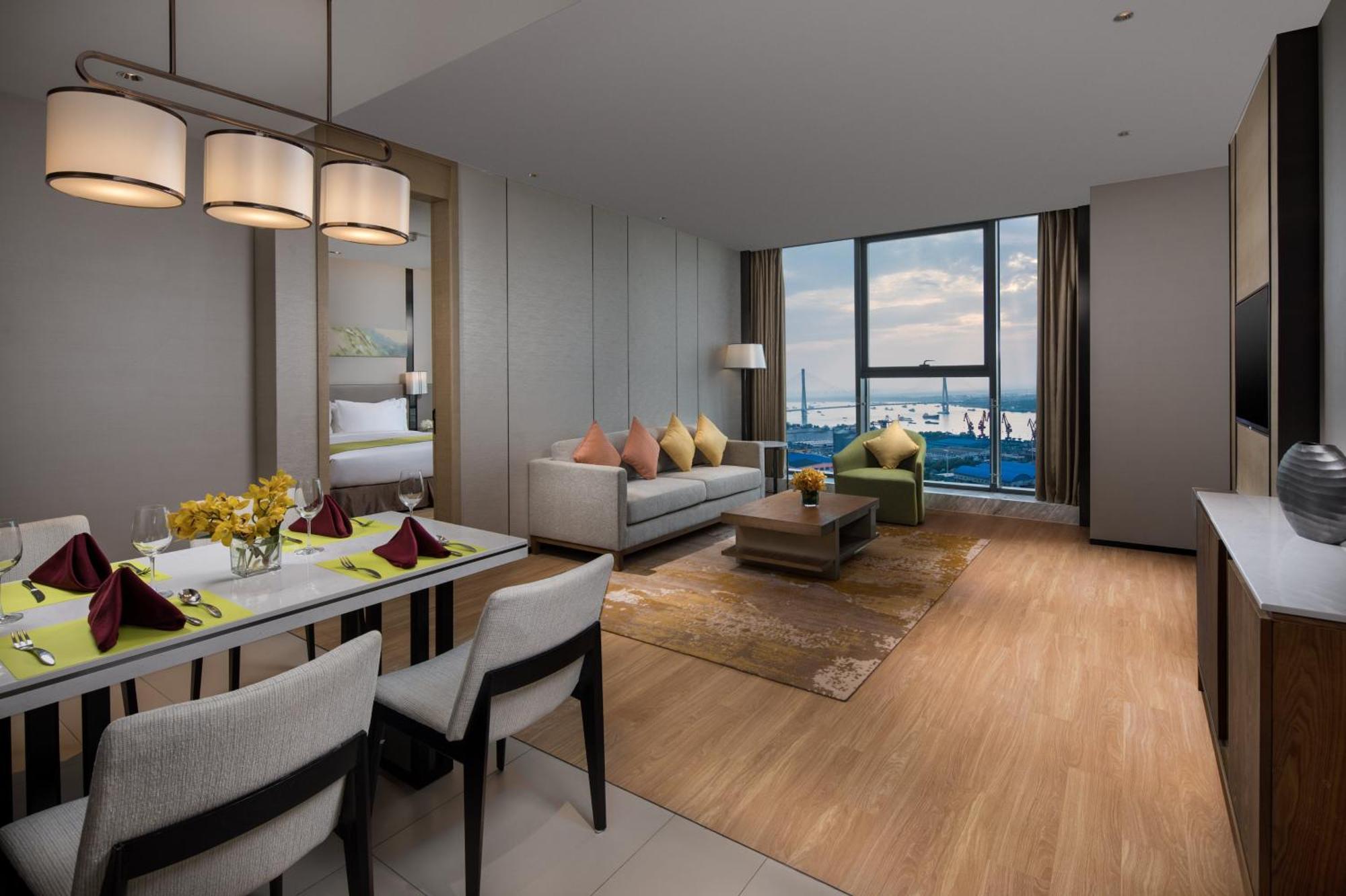 One-Bedroom King Suite