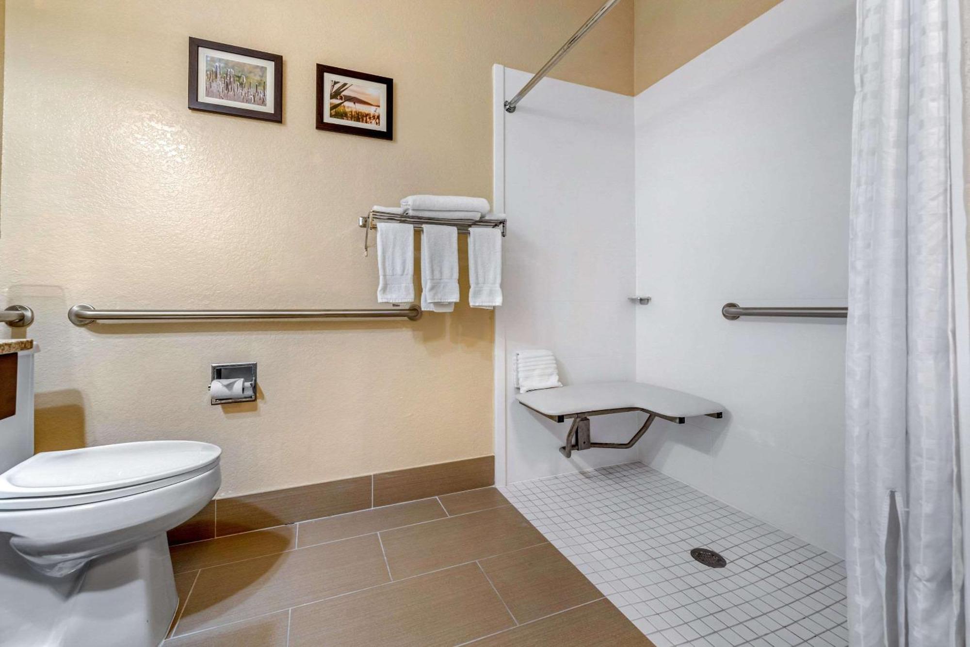 Queen Room - Accessible/Non-Smoking