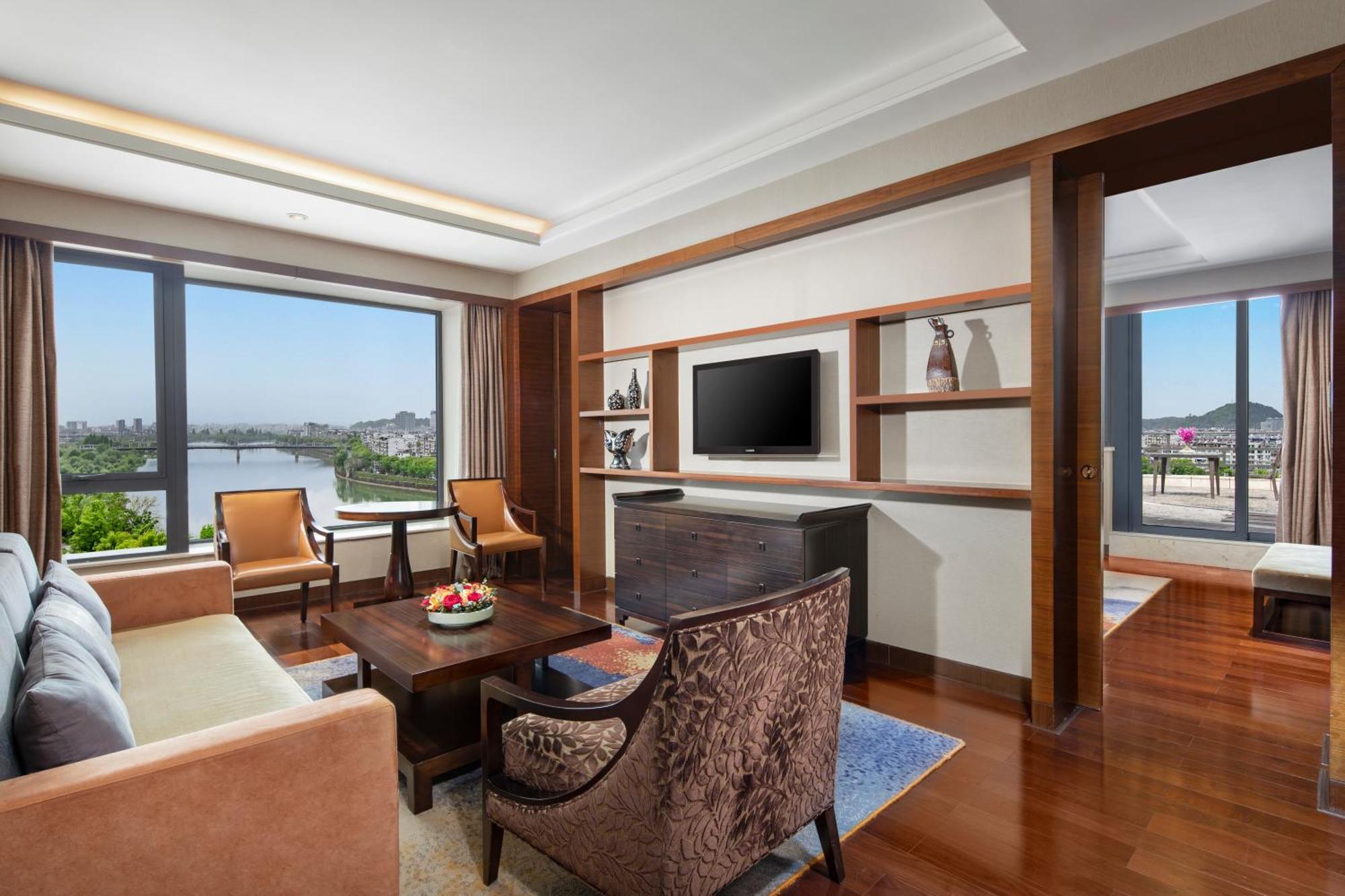 One-Bedroom Suite with Balcony