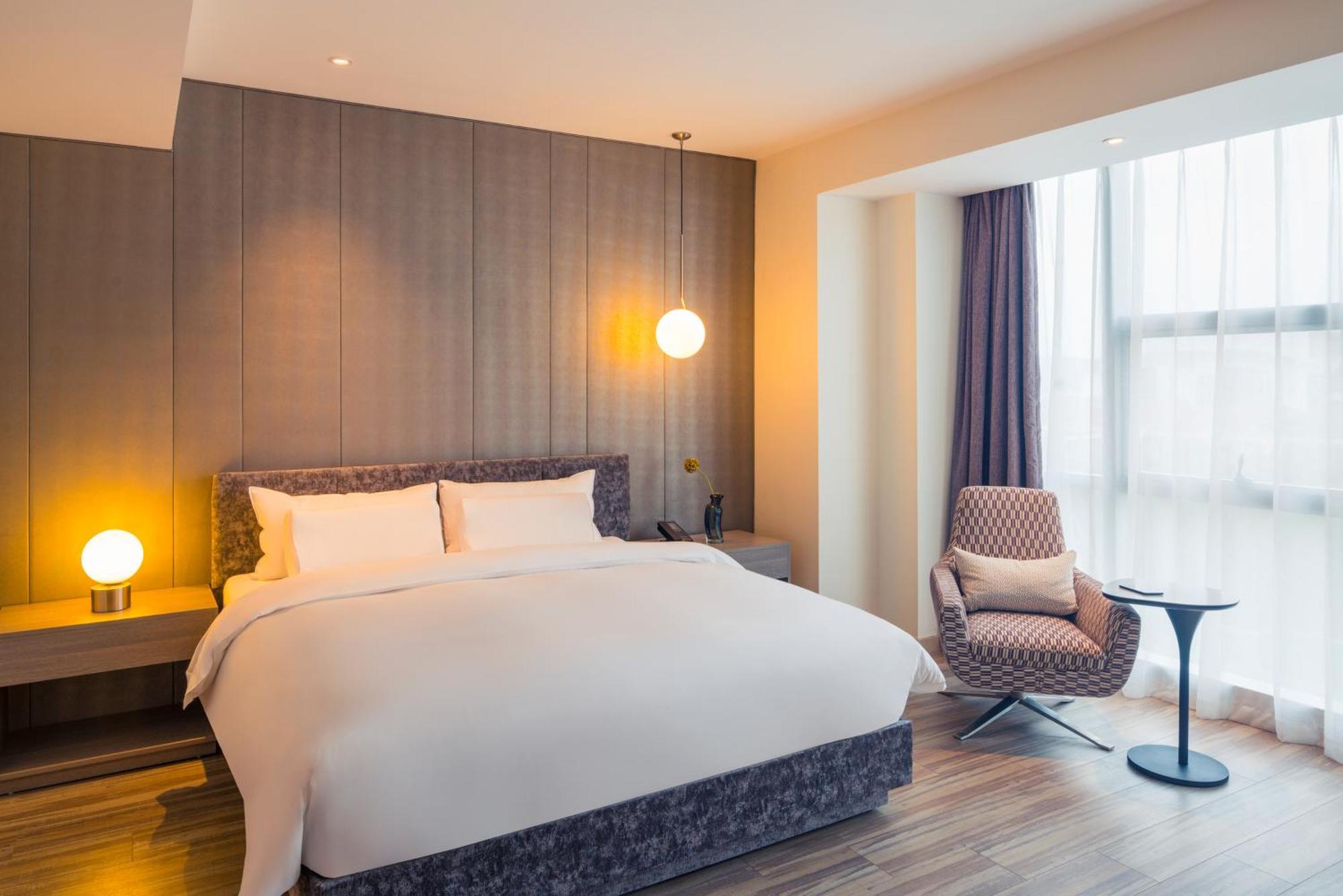 Deluxe King Suite
