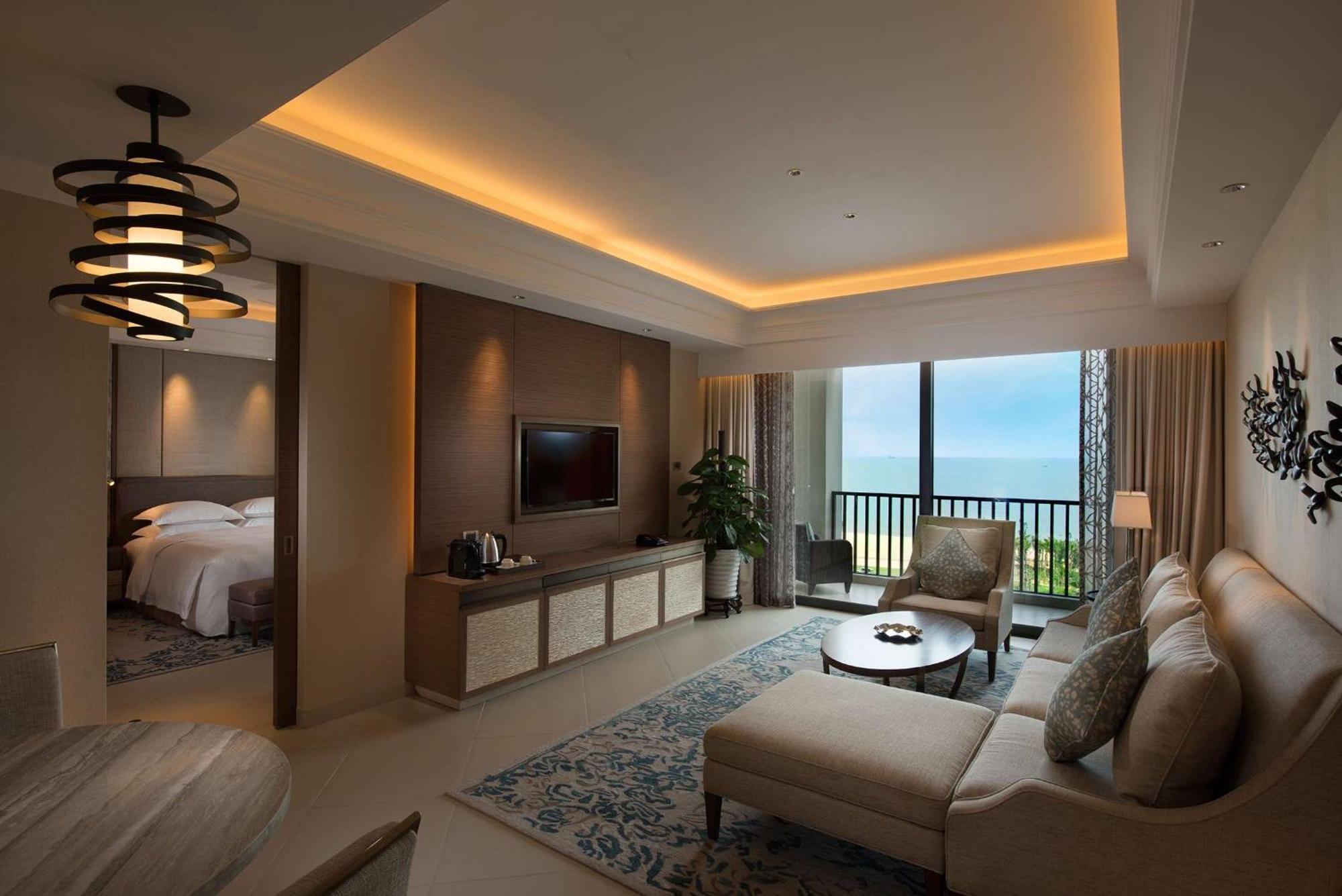 One-Bedroom King Suite - Lounge Access