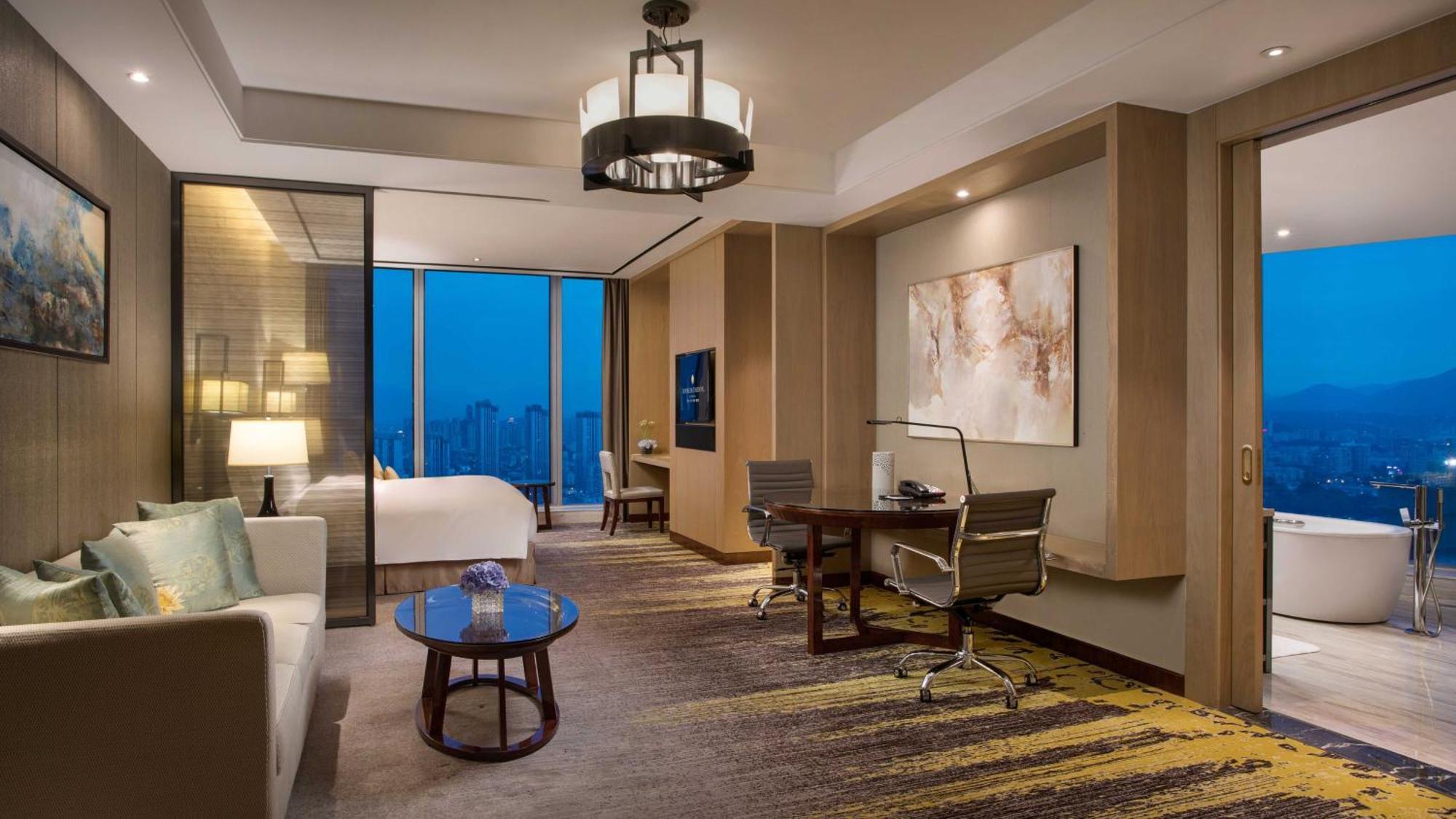 Junior King Suite with View - Non-Smoking
