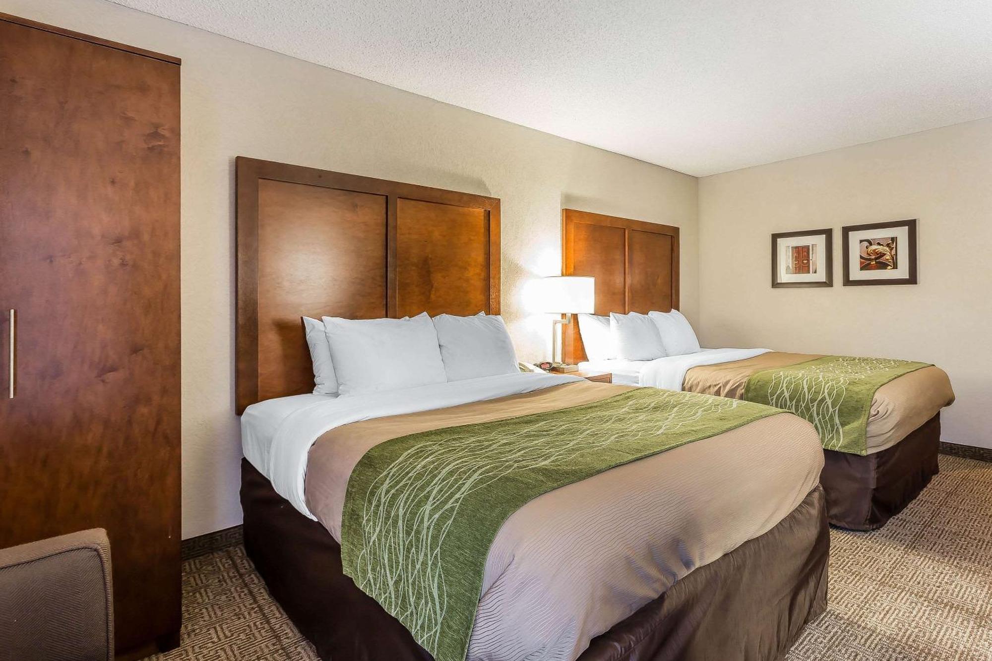 Queen Room with Two Queen Beds - Non-Smoking