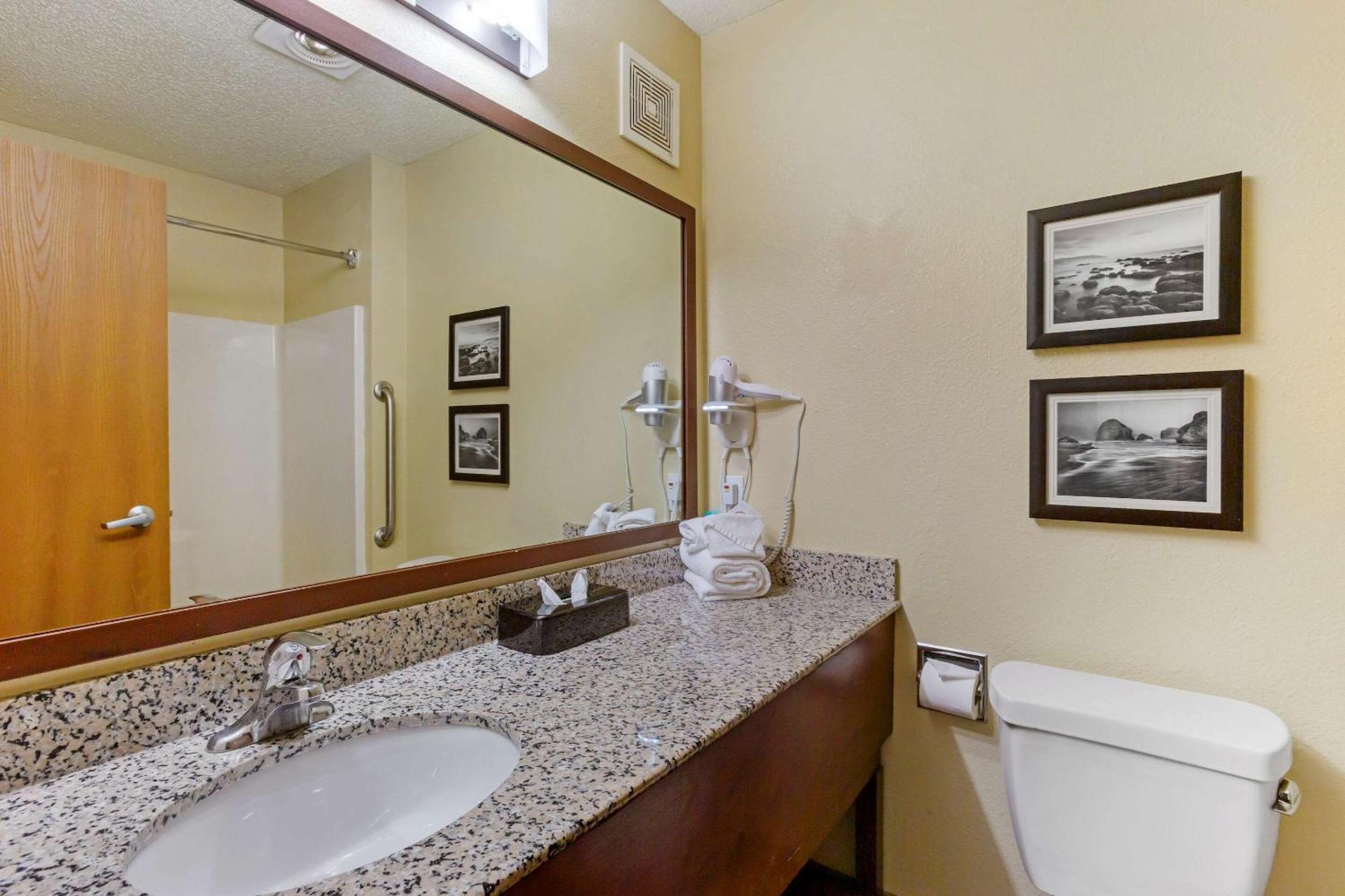 Queen Room with Two Queen Beds - Accessible/Non-Smoking