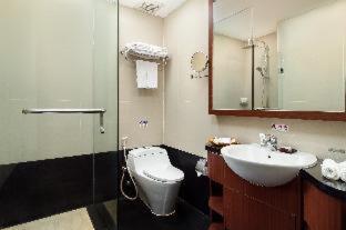 Deluxe Twin Room with City View and Bath Tub - Non-Smoking