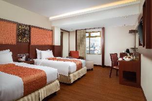 Deluxe Twin Room with City View and Bath Tub - Smoking