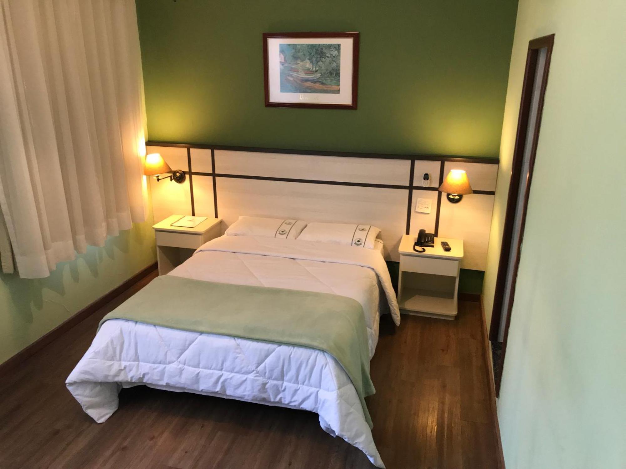 Quarto Duplo com Cama de Casal