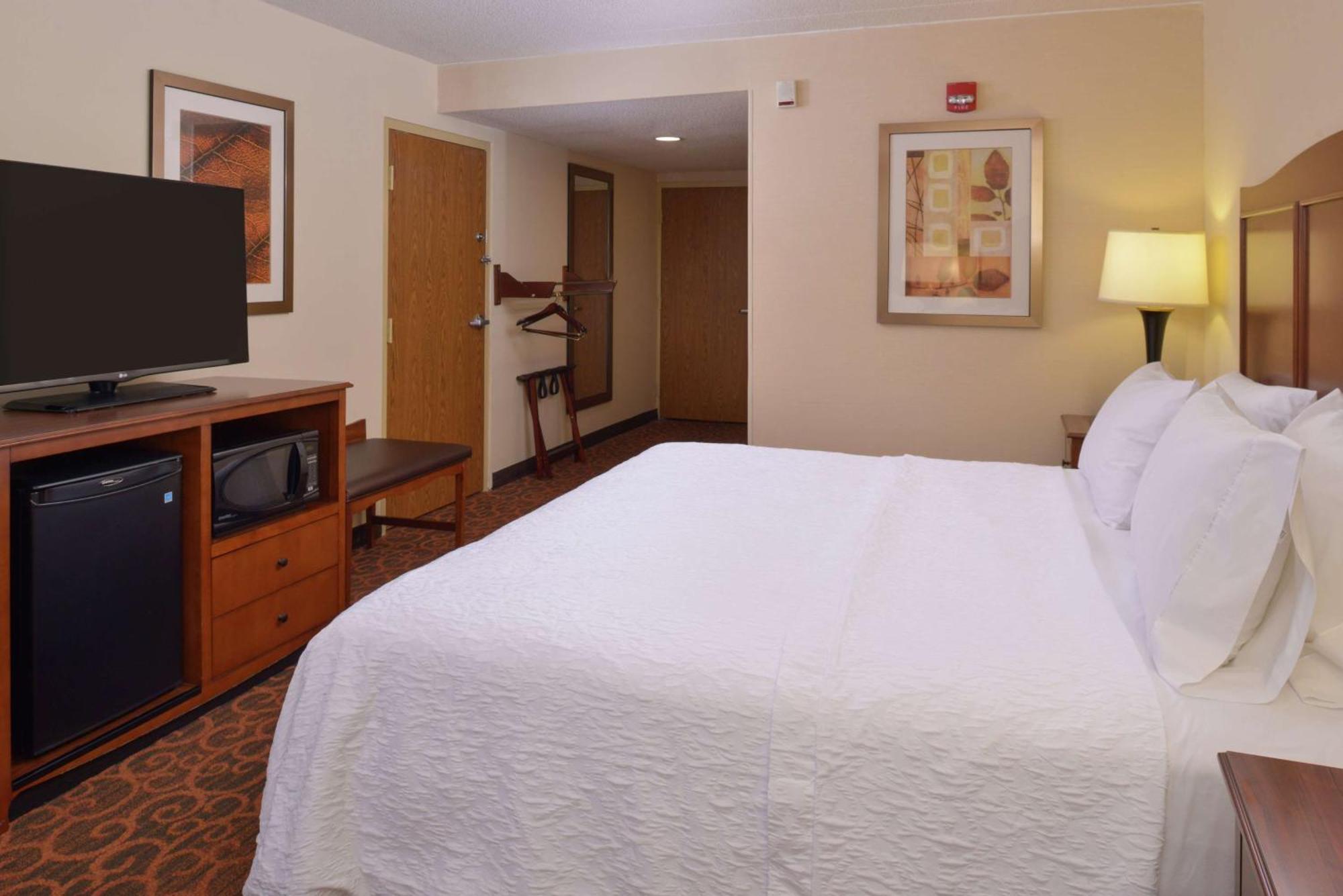 King Room with Accessible Tub - Mobility and Hearing Access/Non-Smoking