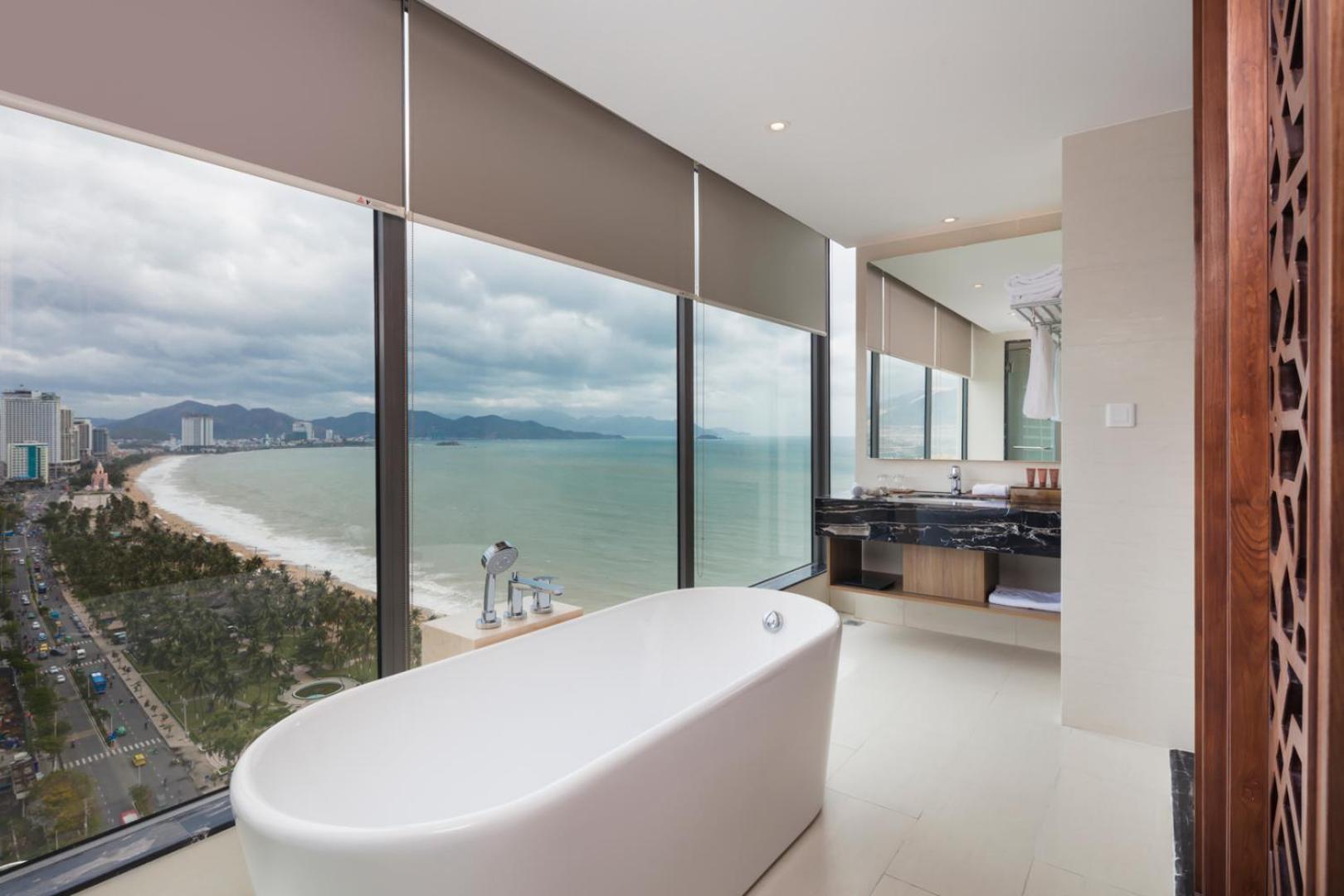 Suite có giường cỡ King với ban công