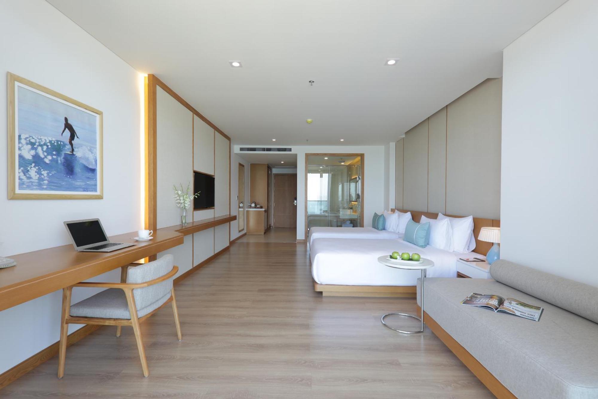 Premier Suite Twin City view with Balcony