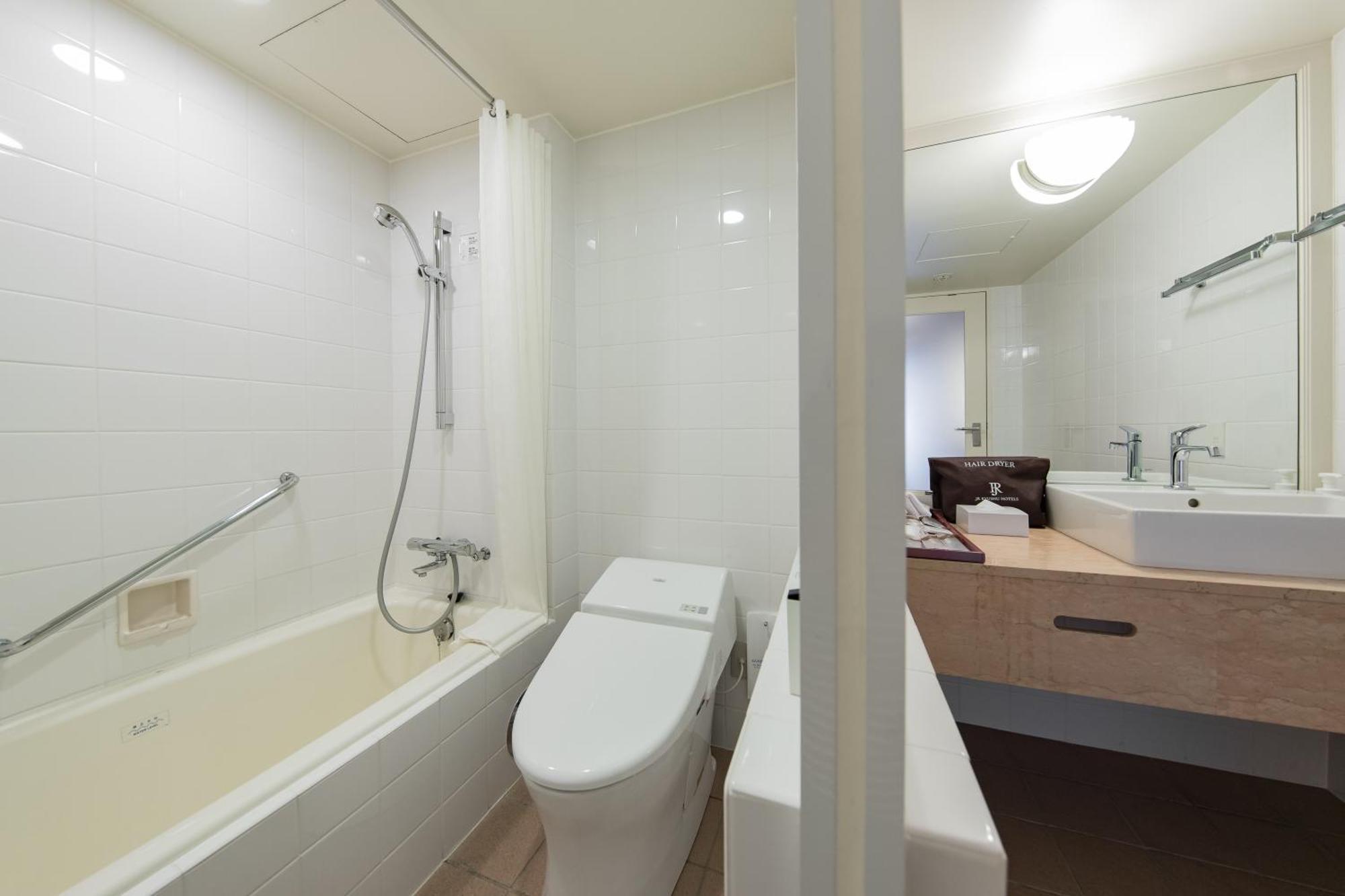 Deluxe Twin Room (2 adult) - Non-Smoking