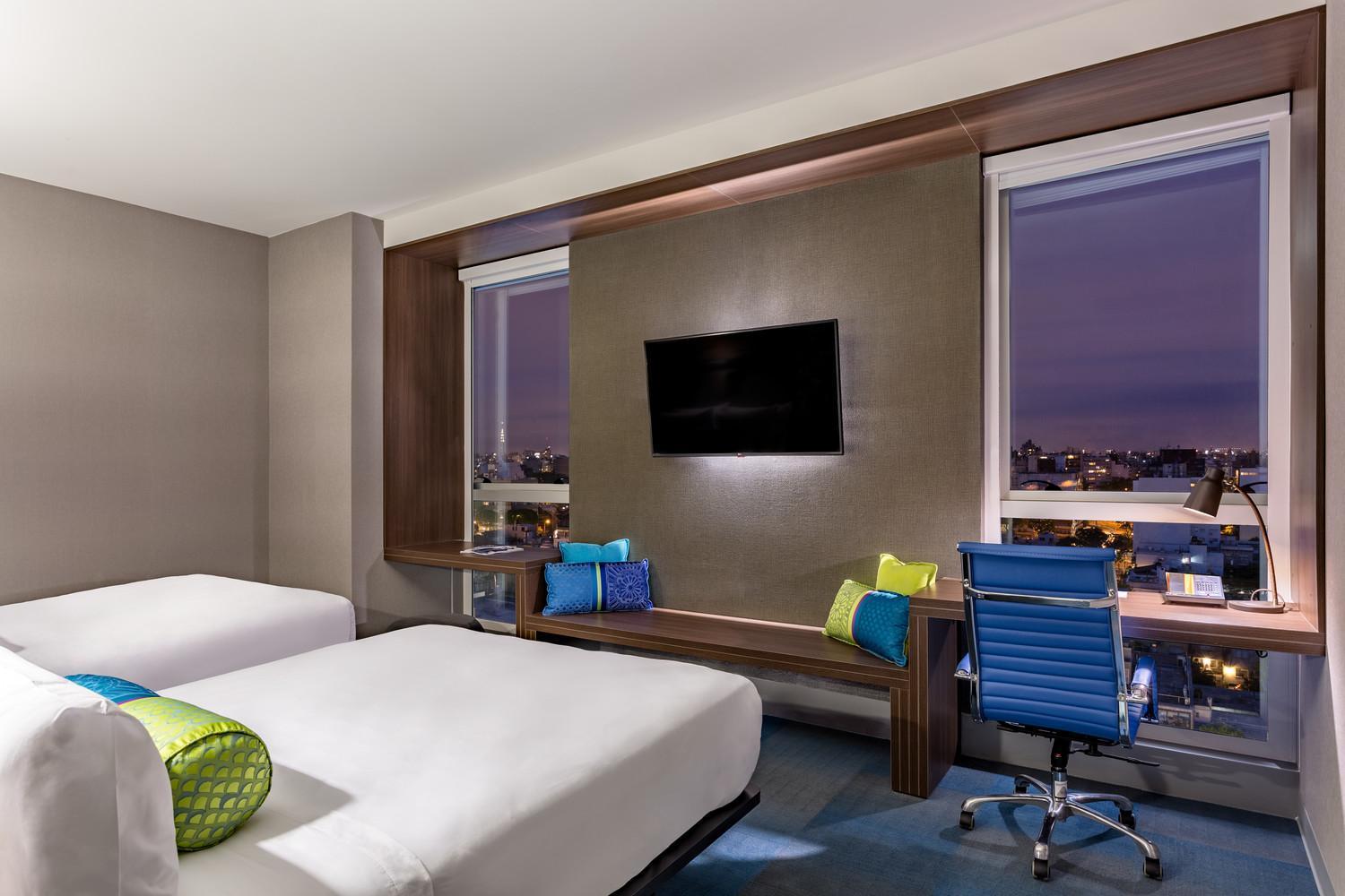 ALOFT, Guest room, 2 Queen, City view