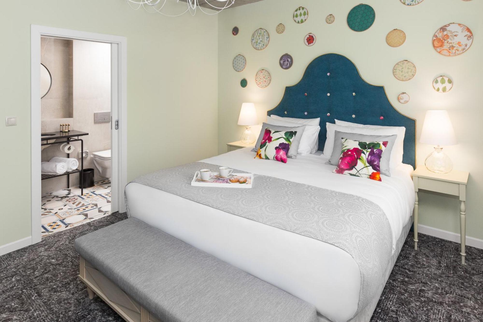 Standard Queen Room