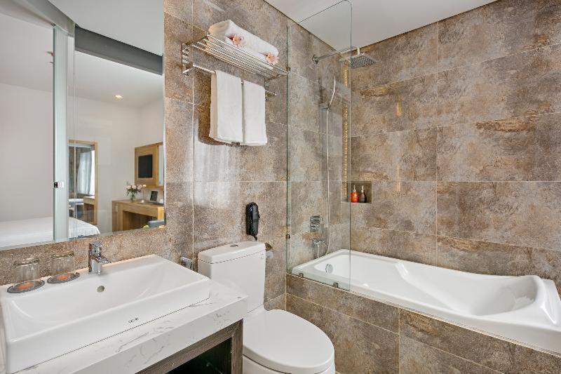 Junior Suite with City View