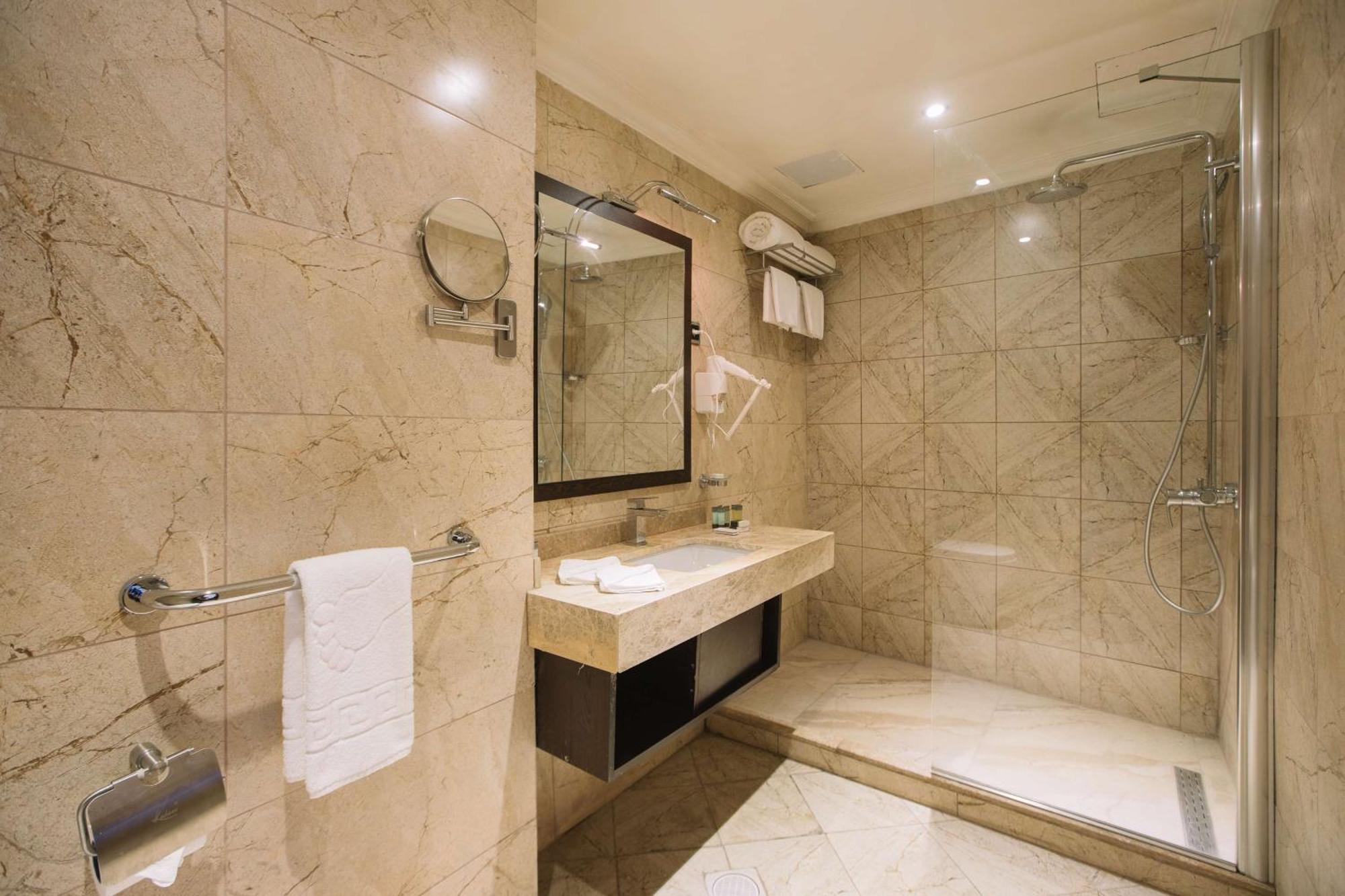 Junior King Suite