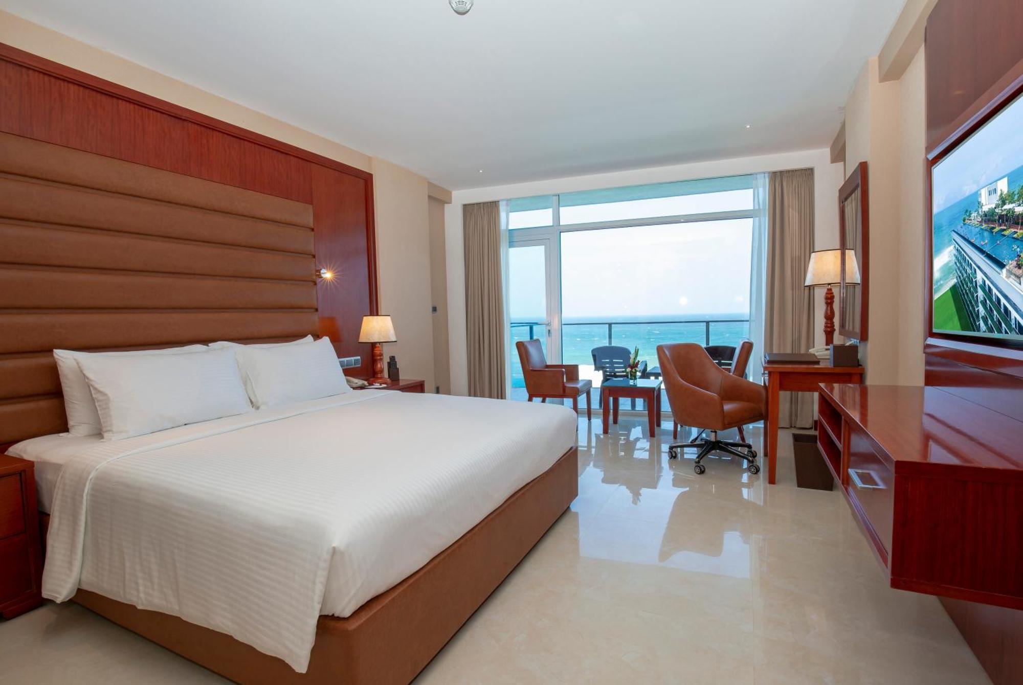 Signature Sea View King Room Complimentary City Tour & Access to Beach Lounge