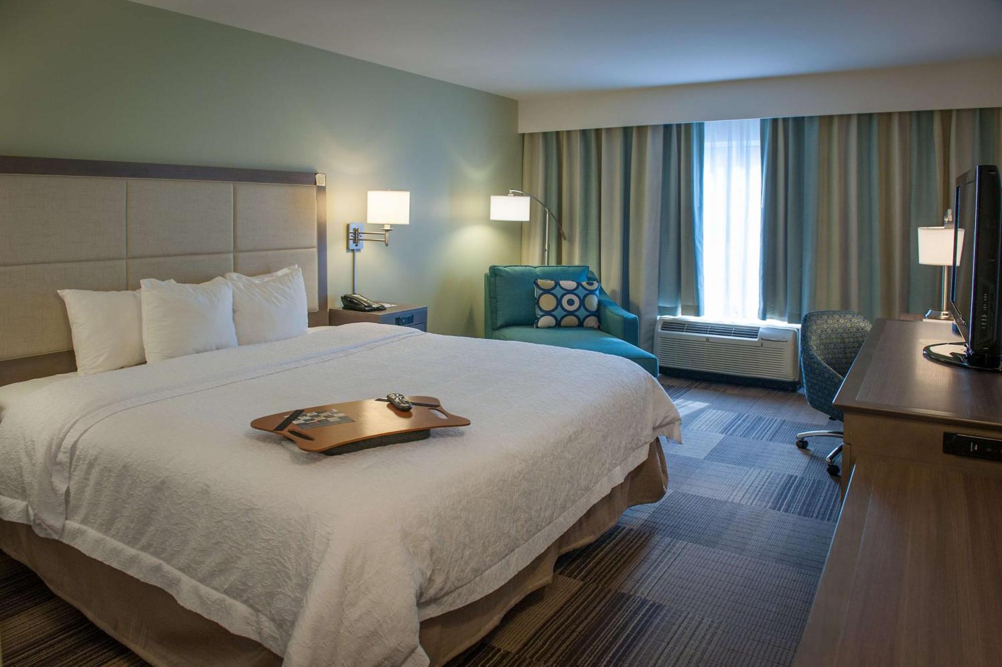 King Room with King Bed - Non-Smoking