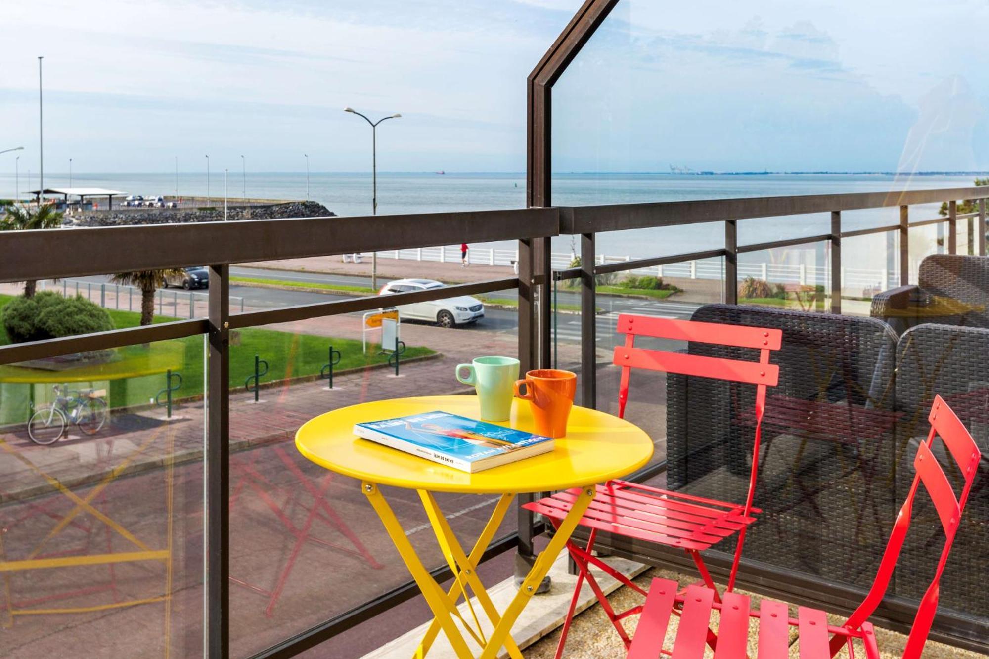 Family Room with Sofa Bed and Terrace - Sea View