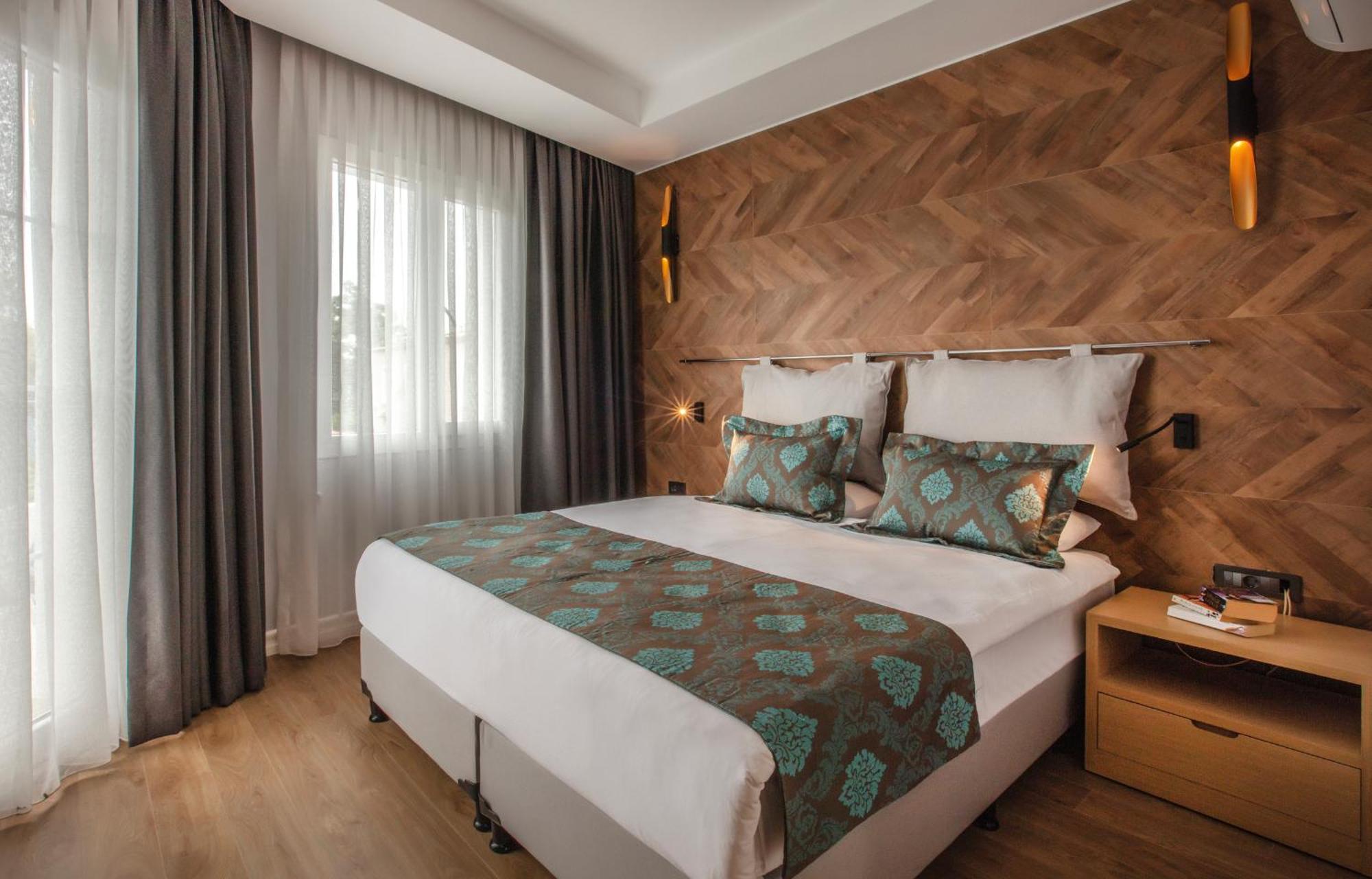 Standard Double Room,1284129565:JPEG