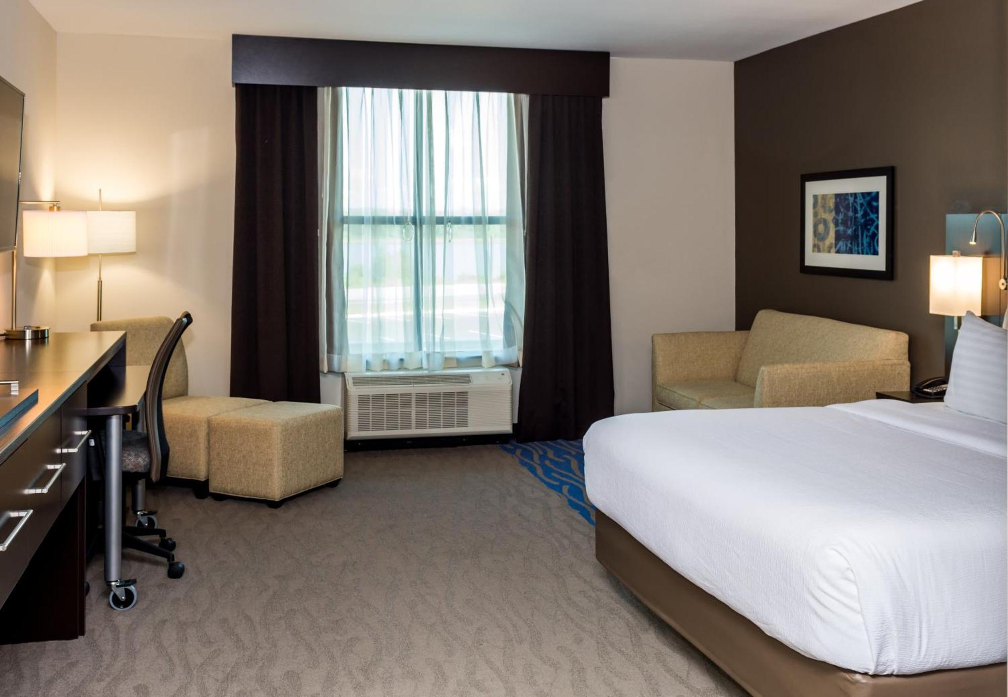 Standard King Room with City View
