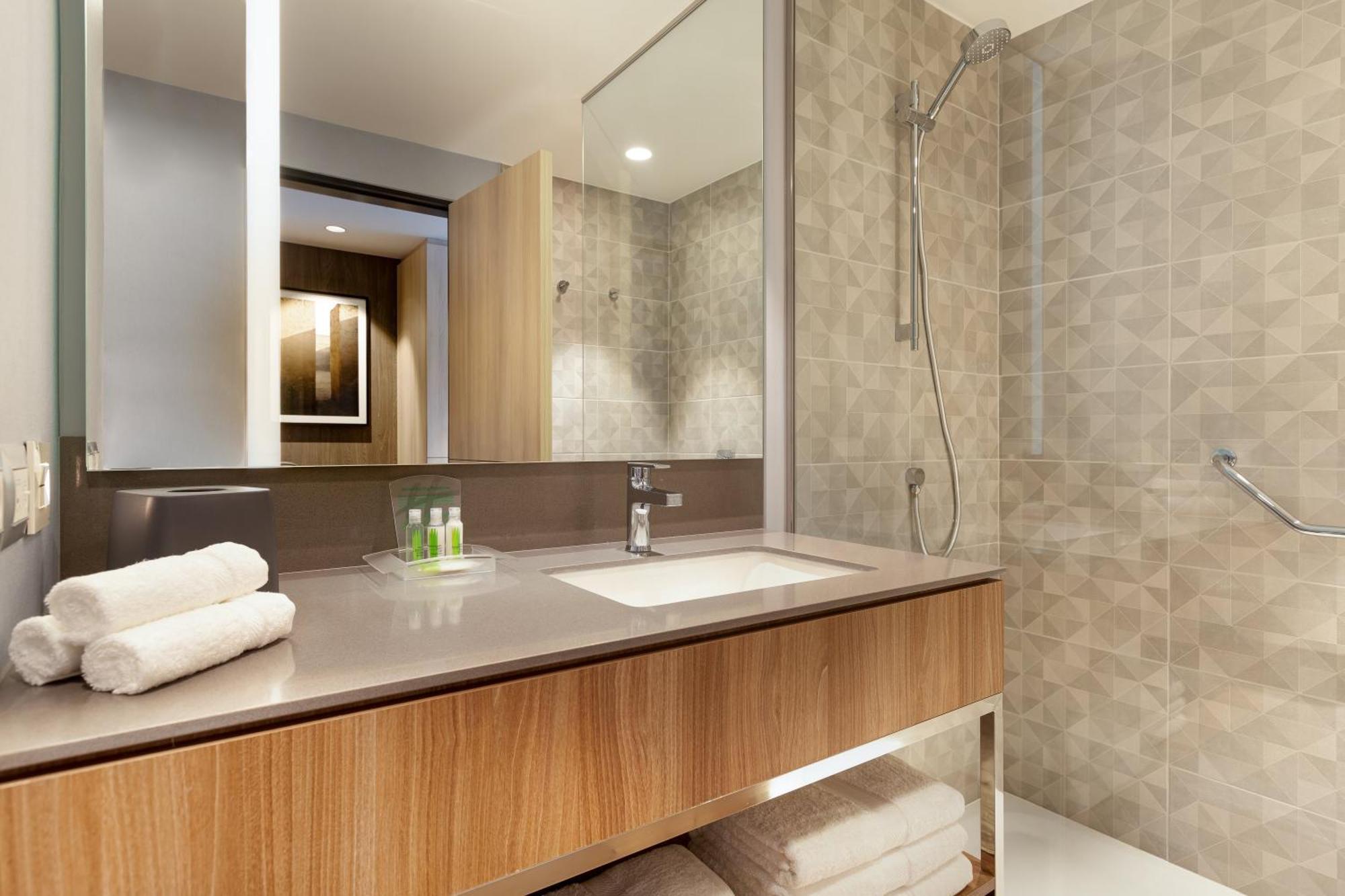 Premium King Room with City View