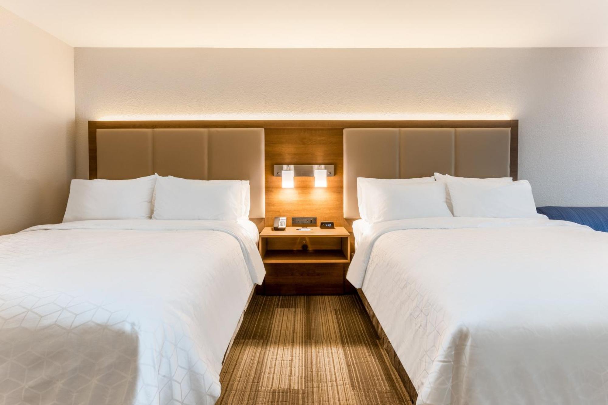 Queen Suite with Two Queen Beds