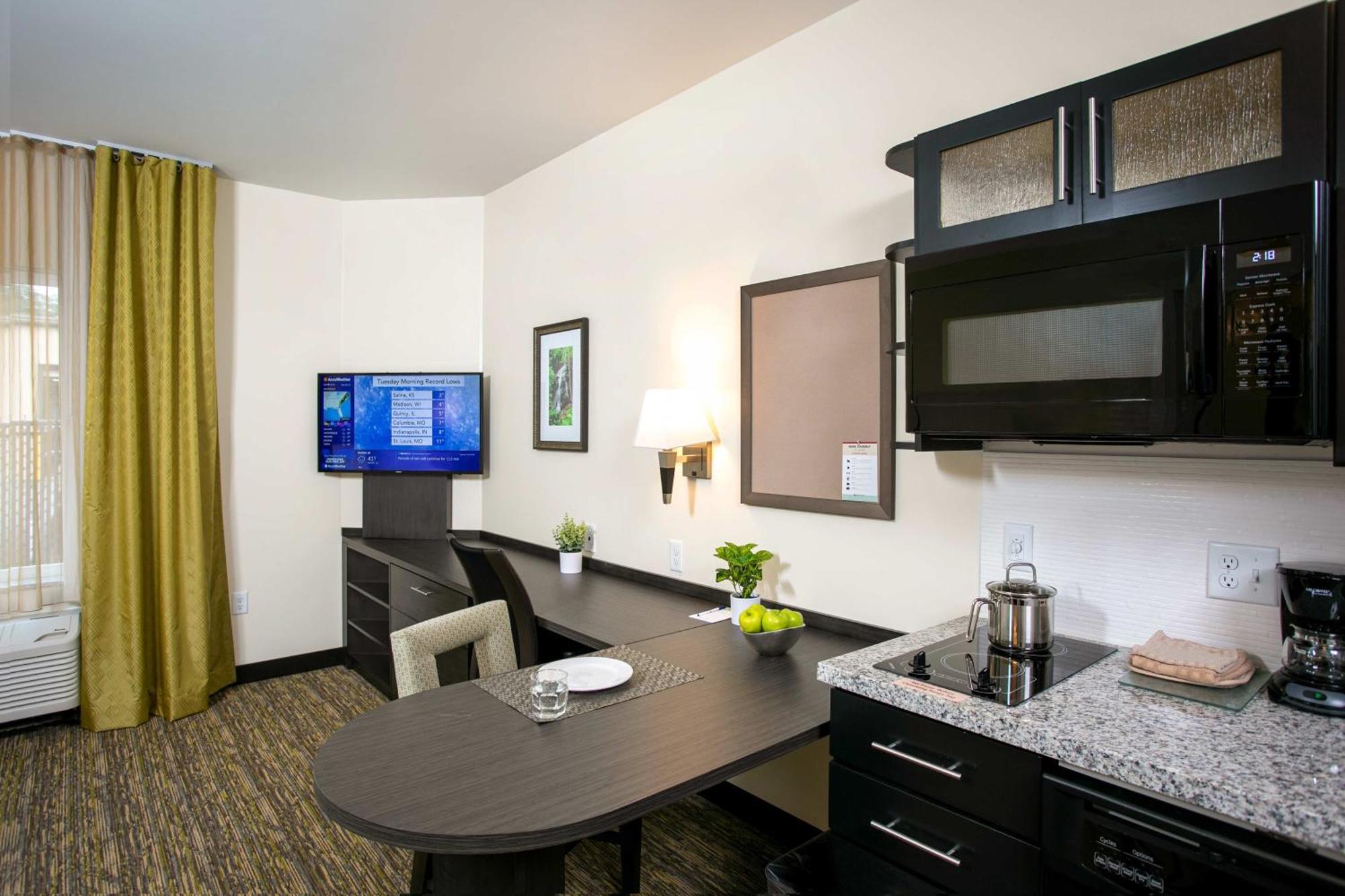 Studio Queen Suite