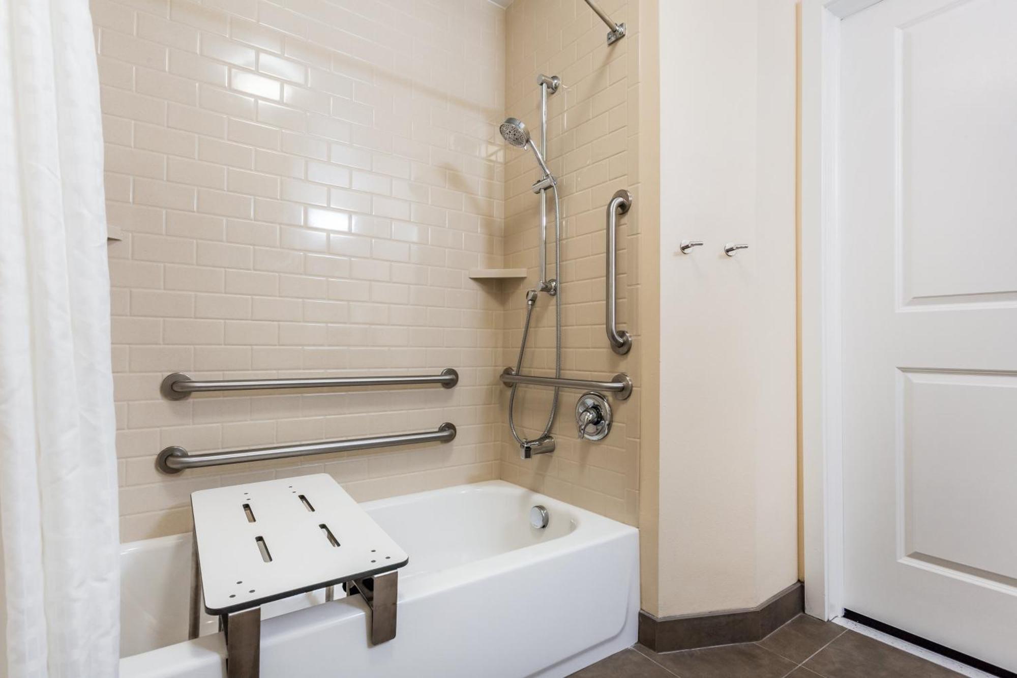 King Studio Suite - Mobility Access Tub/Non-Smoking