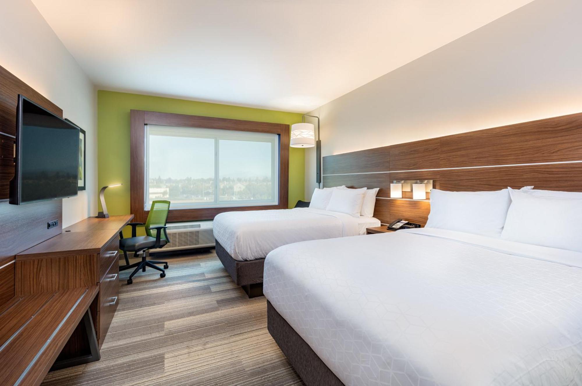 Standard Queen Room with Two Queen Beds - Communications Accessible