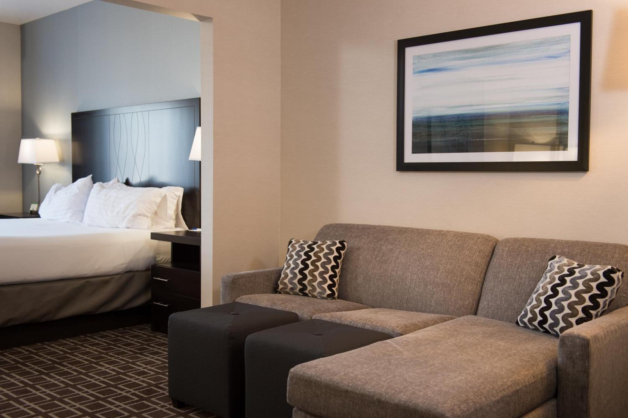 Standard King Room with River View