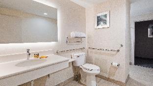 Queen Suite with Two Queen Beds and Bath Tub - Disability Access