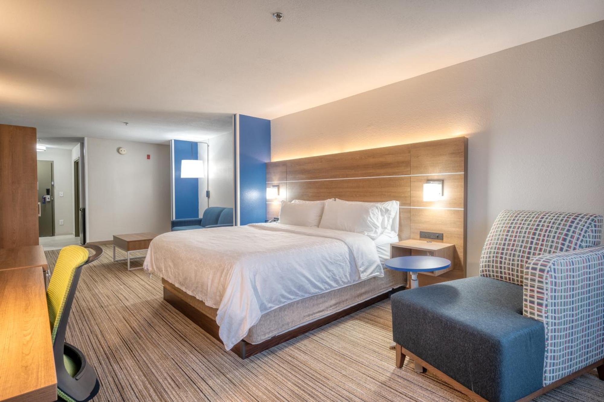 King Suite - Mobility Accessible with Tub