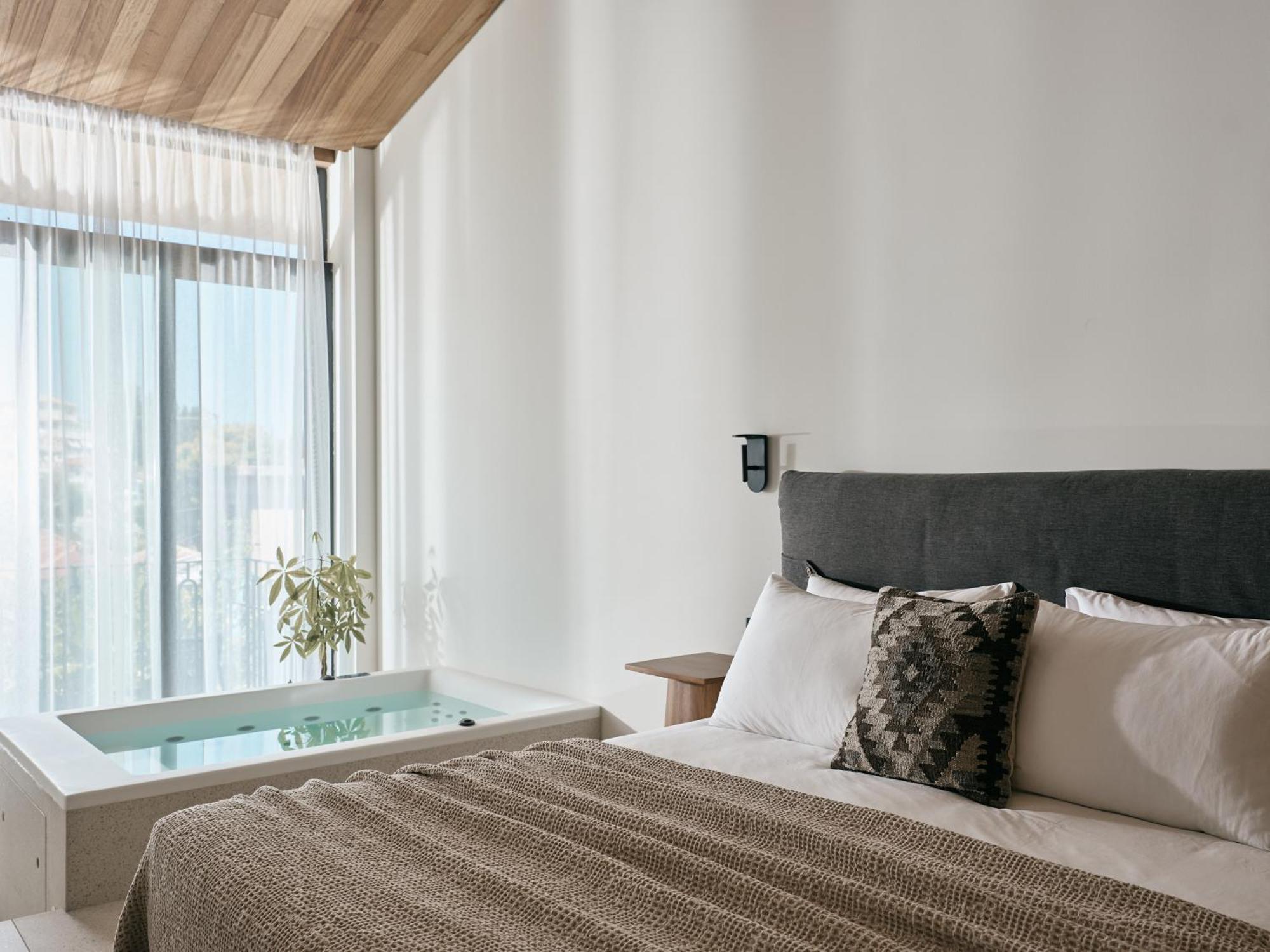 Upper Floor Suite Hot Tub