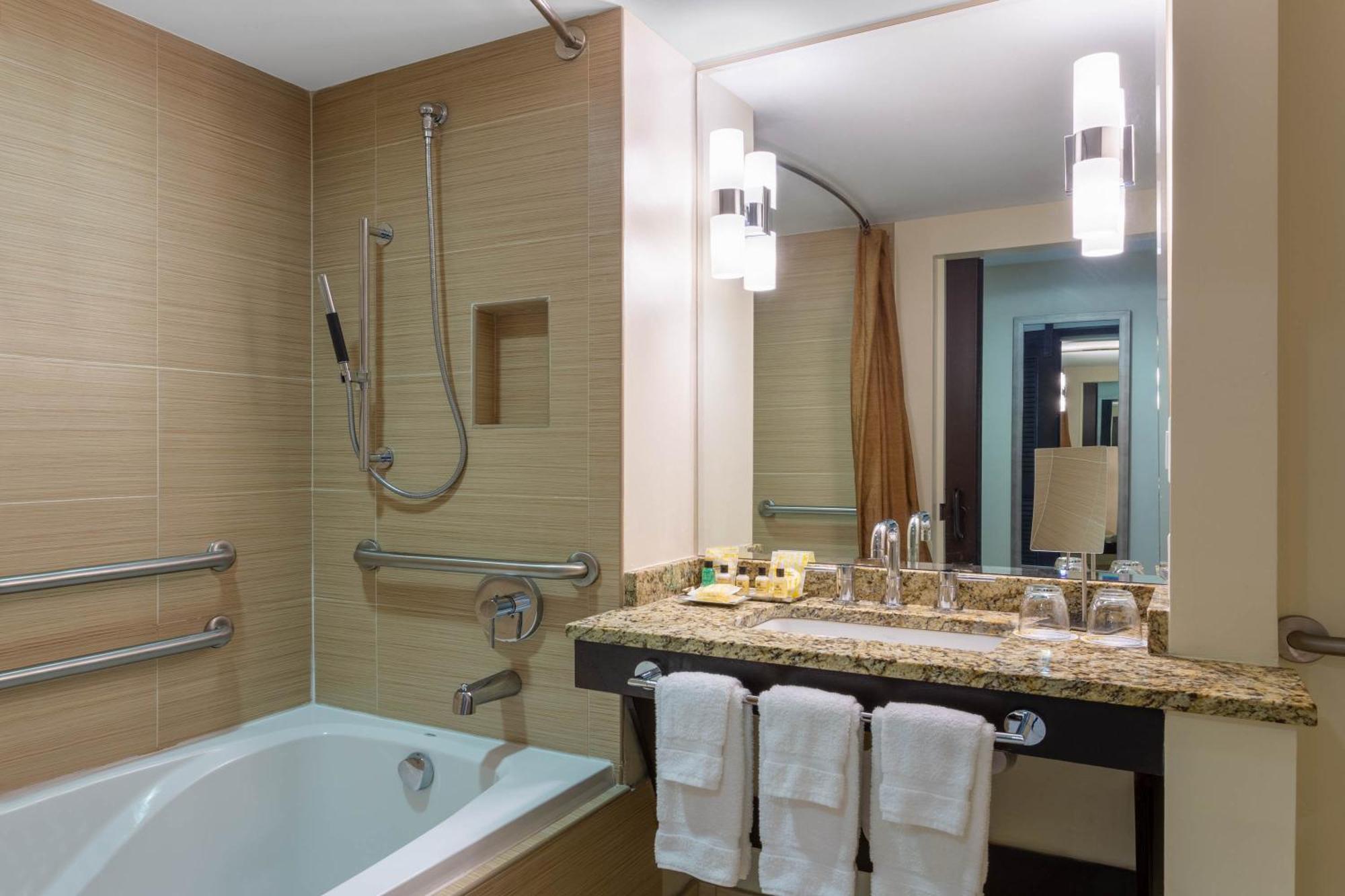 Queen Room with Two Queen Beds and Ocean View - Mobility Access/Non-Smoking
