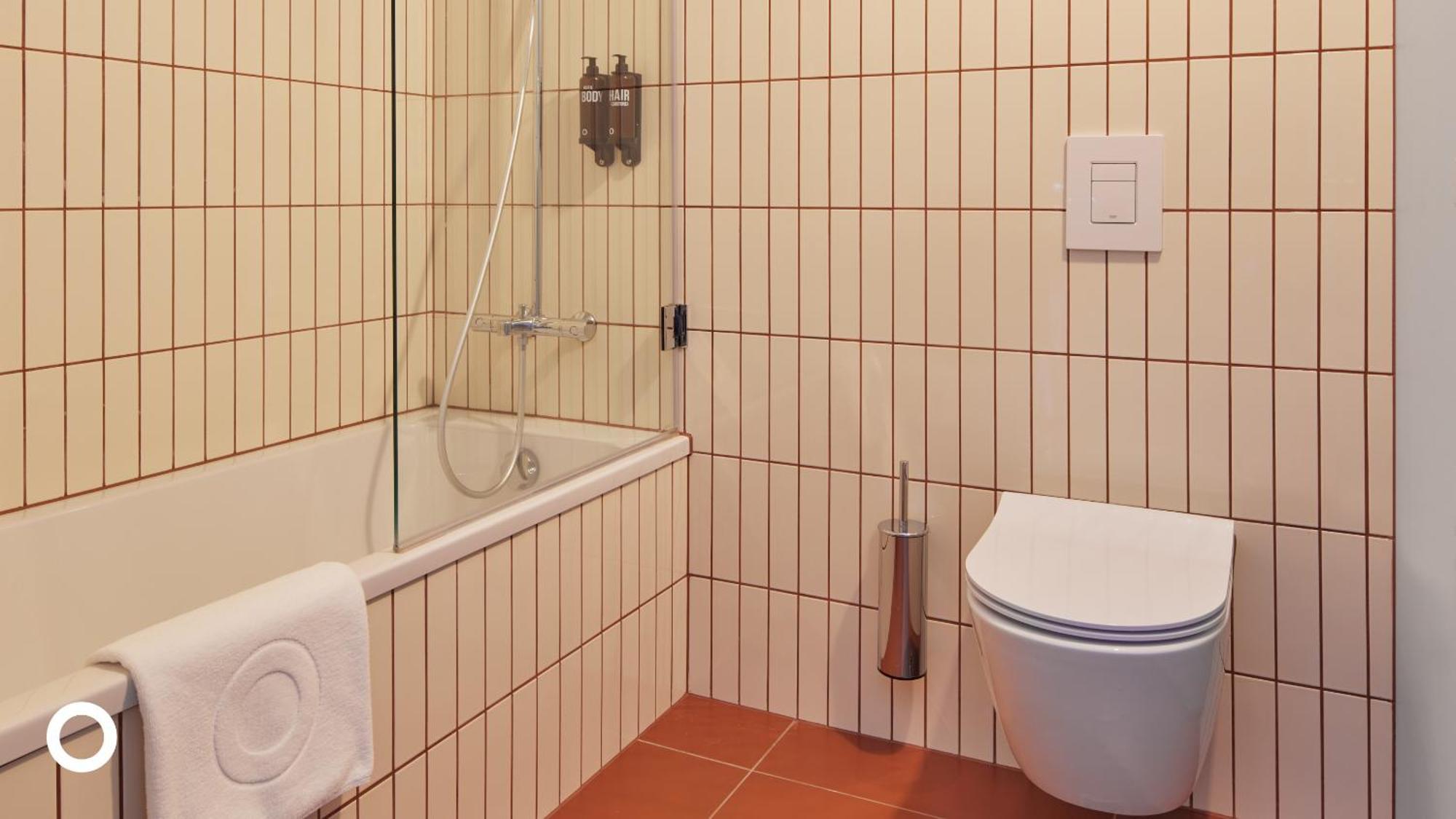 Deluxe King Room Spa Access