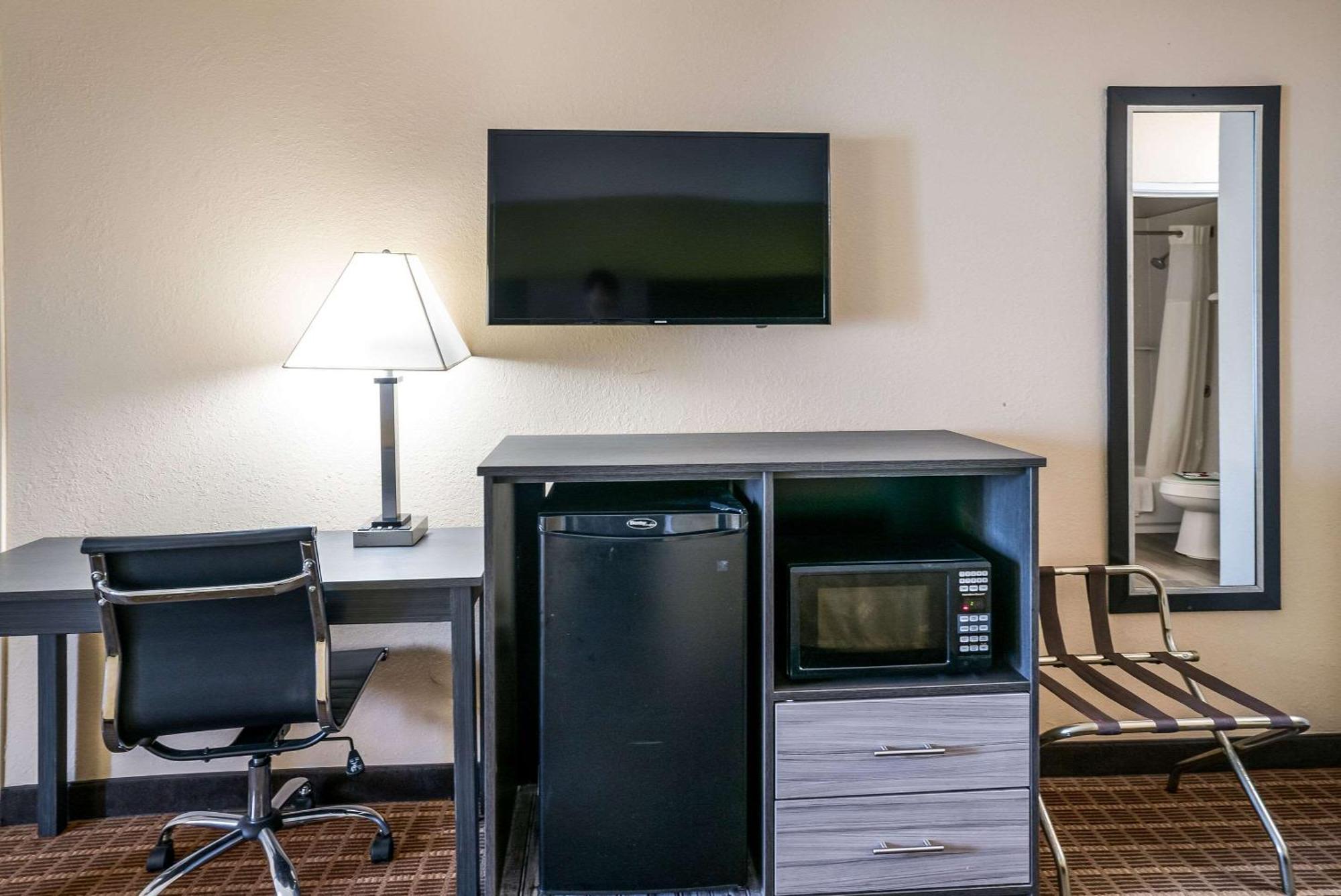 King Suite with Two Person Sofa Bed - Non-Smoking