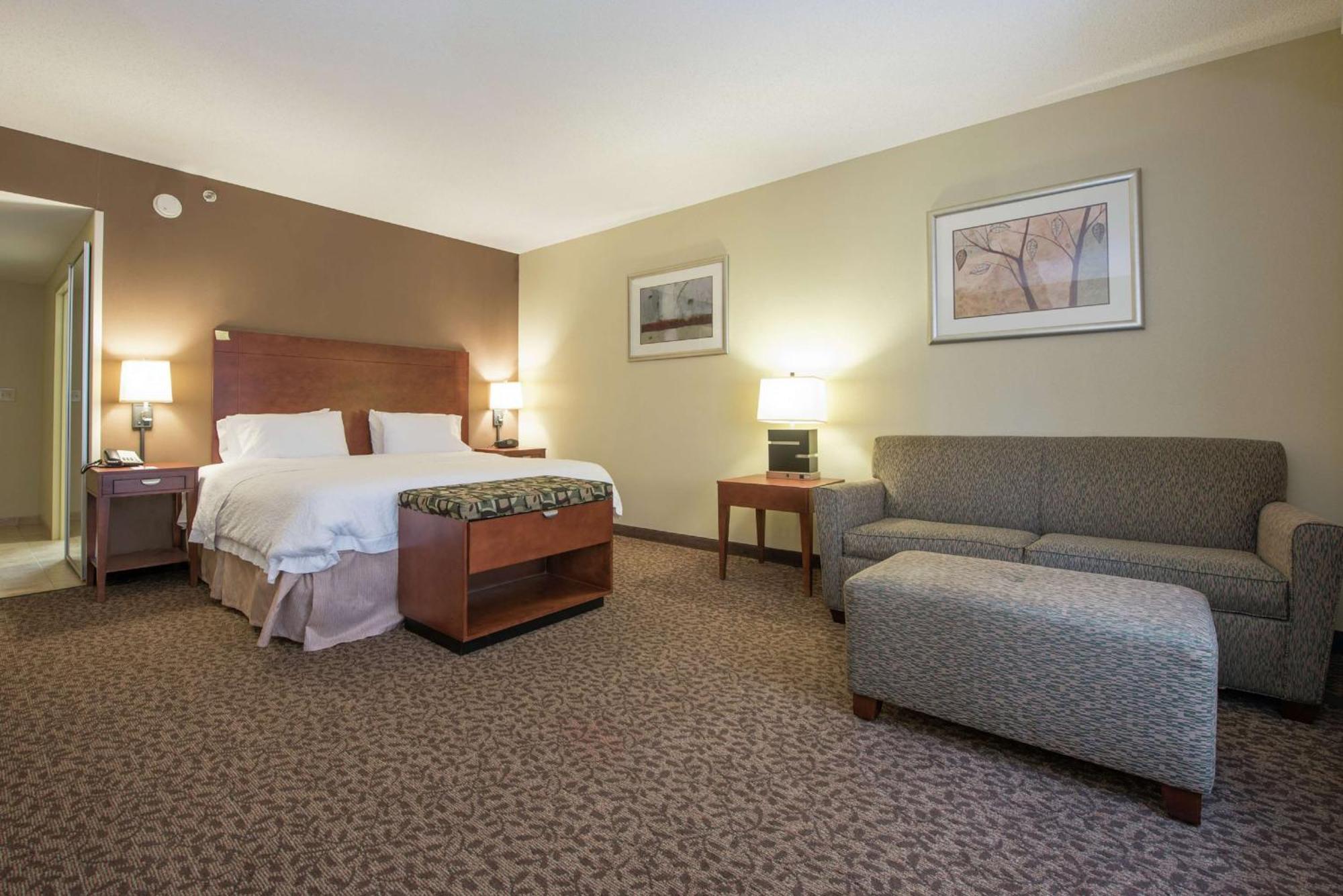 King Room with Sofa Bed – Non-Smoking