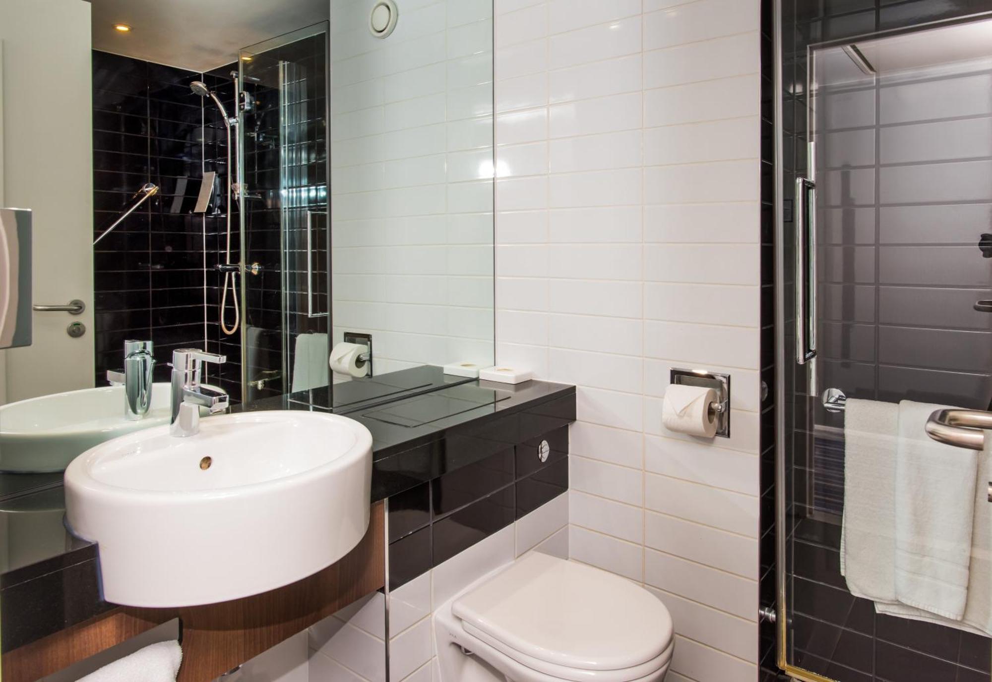 Standard Twin Room with Free Hot Breakfast