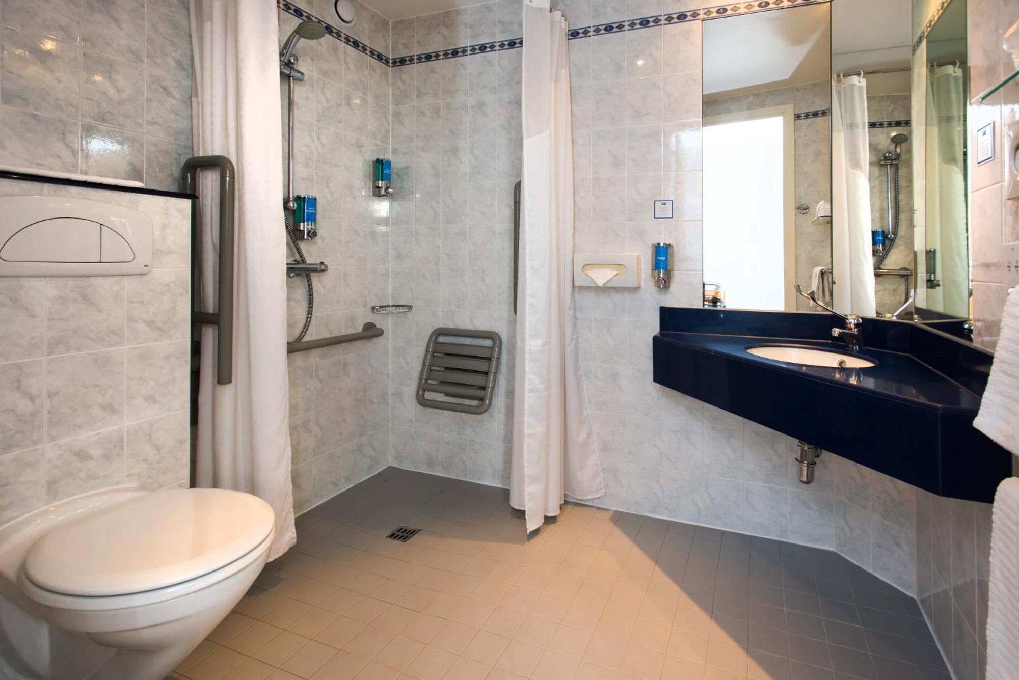 Double Room with Free Hot Breakfast - Accessible