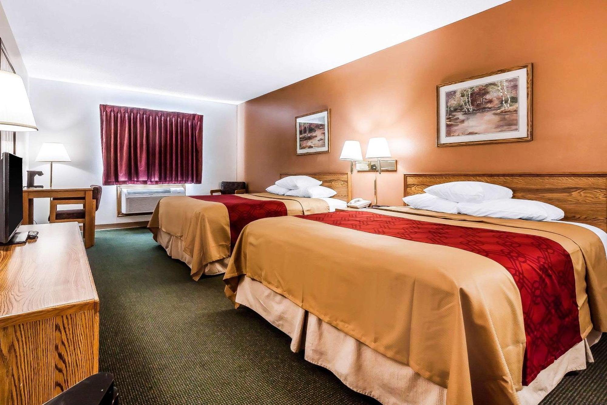Queen Room with Two Queen Beds - Non Smoking